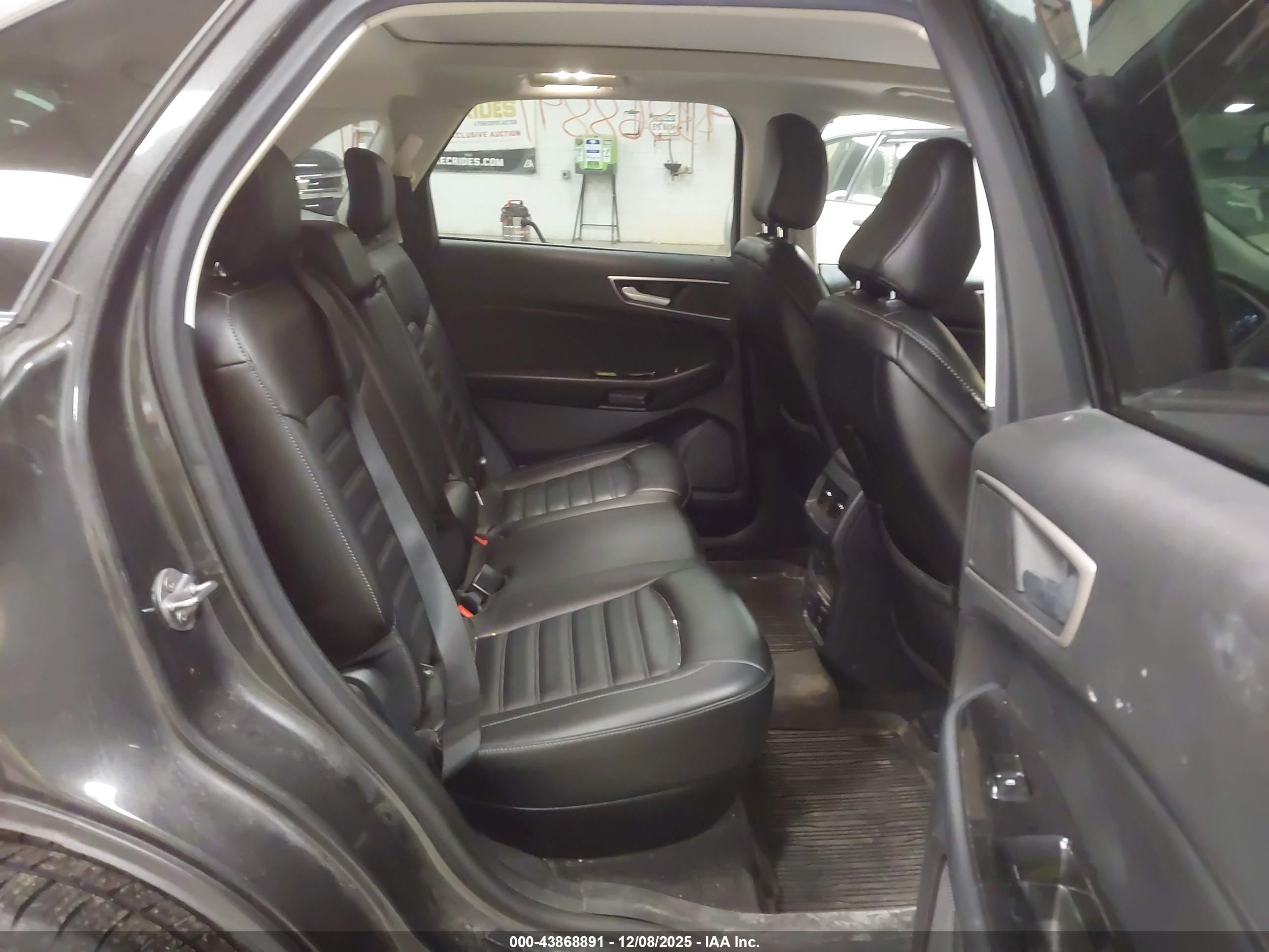 FORD EDGE image 8
