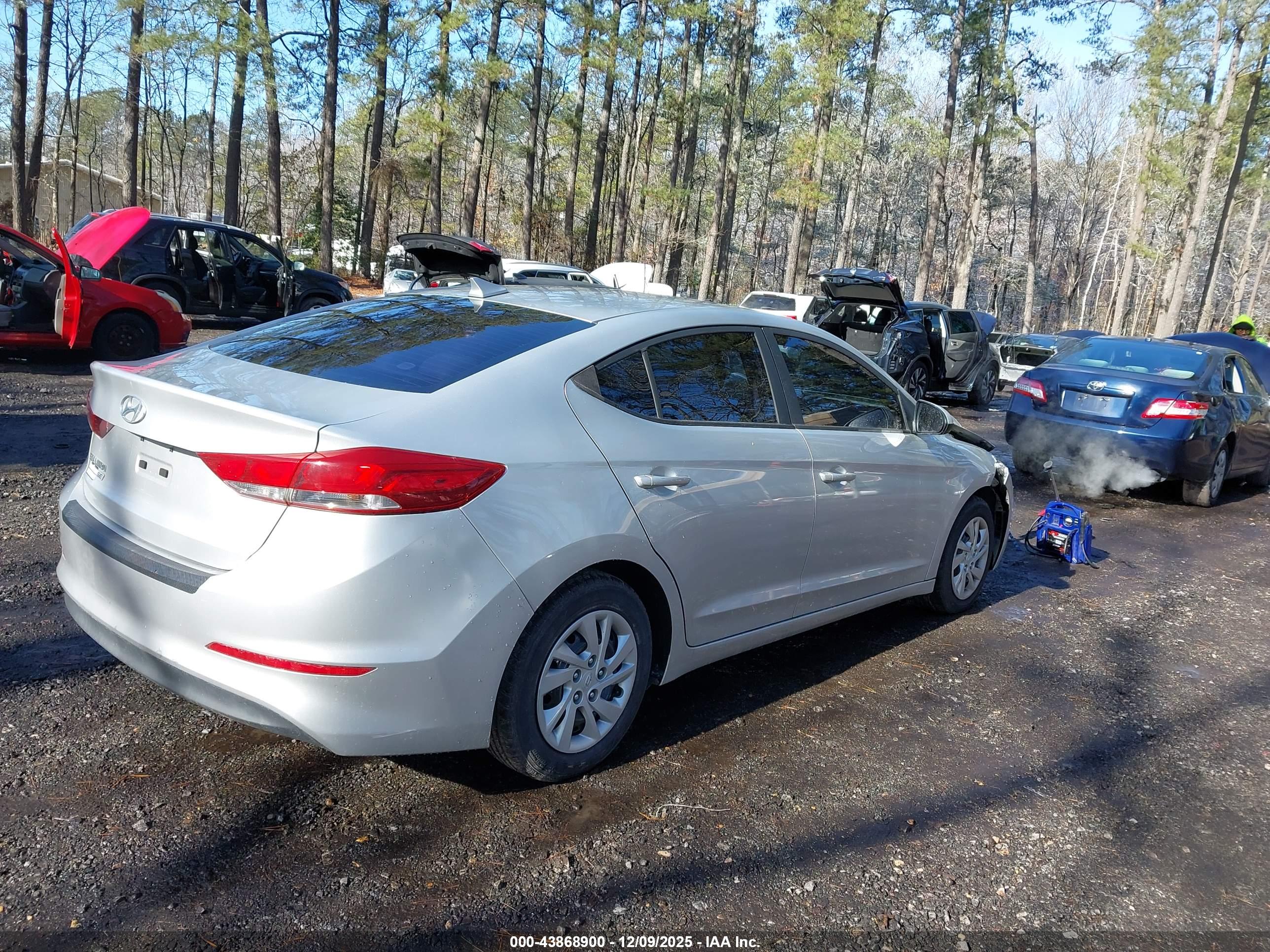 HYUNDAI ELANTRA image 4