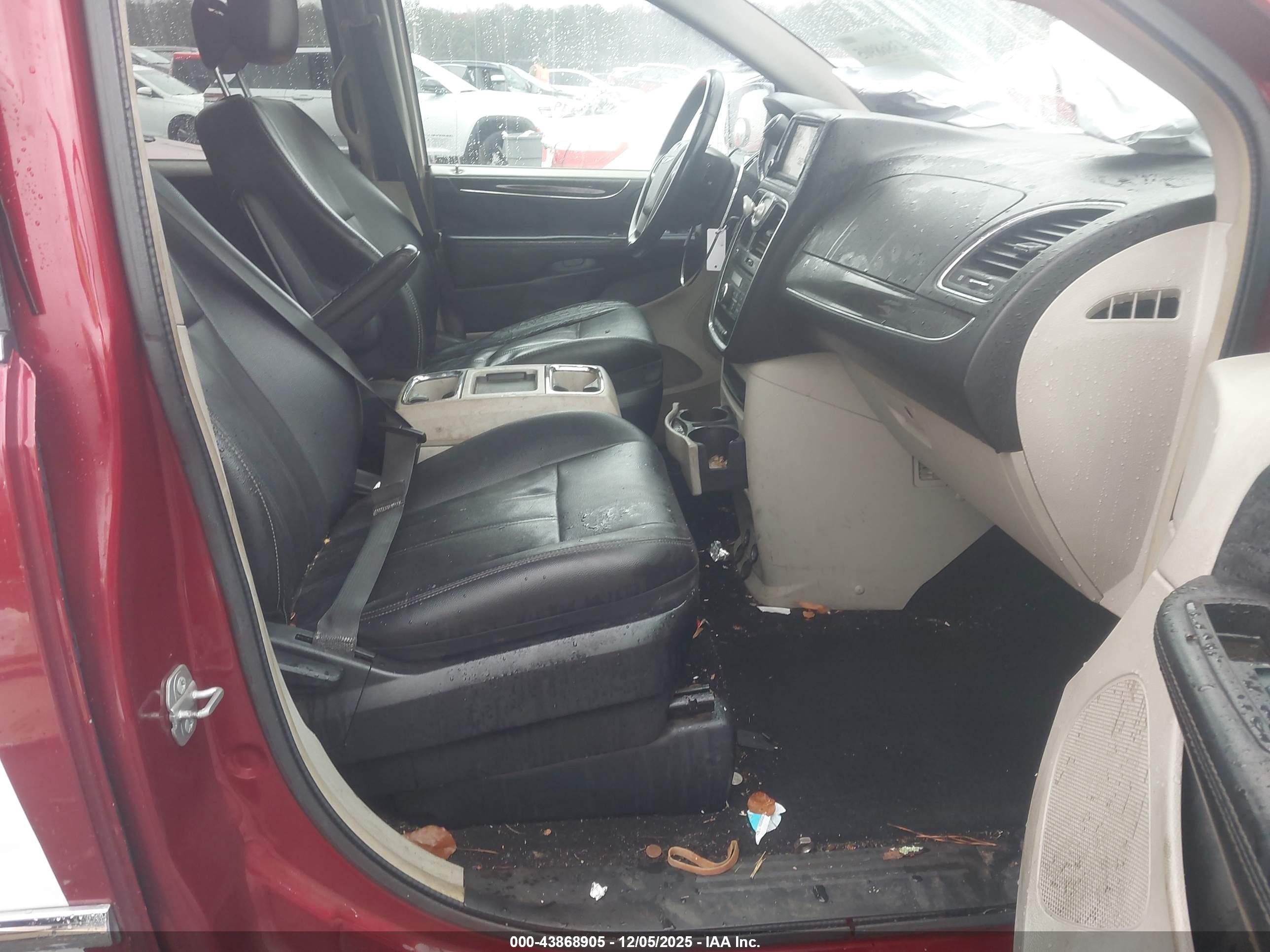 CHRYSLER TOWN image 5