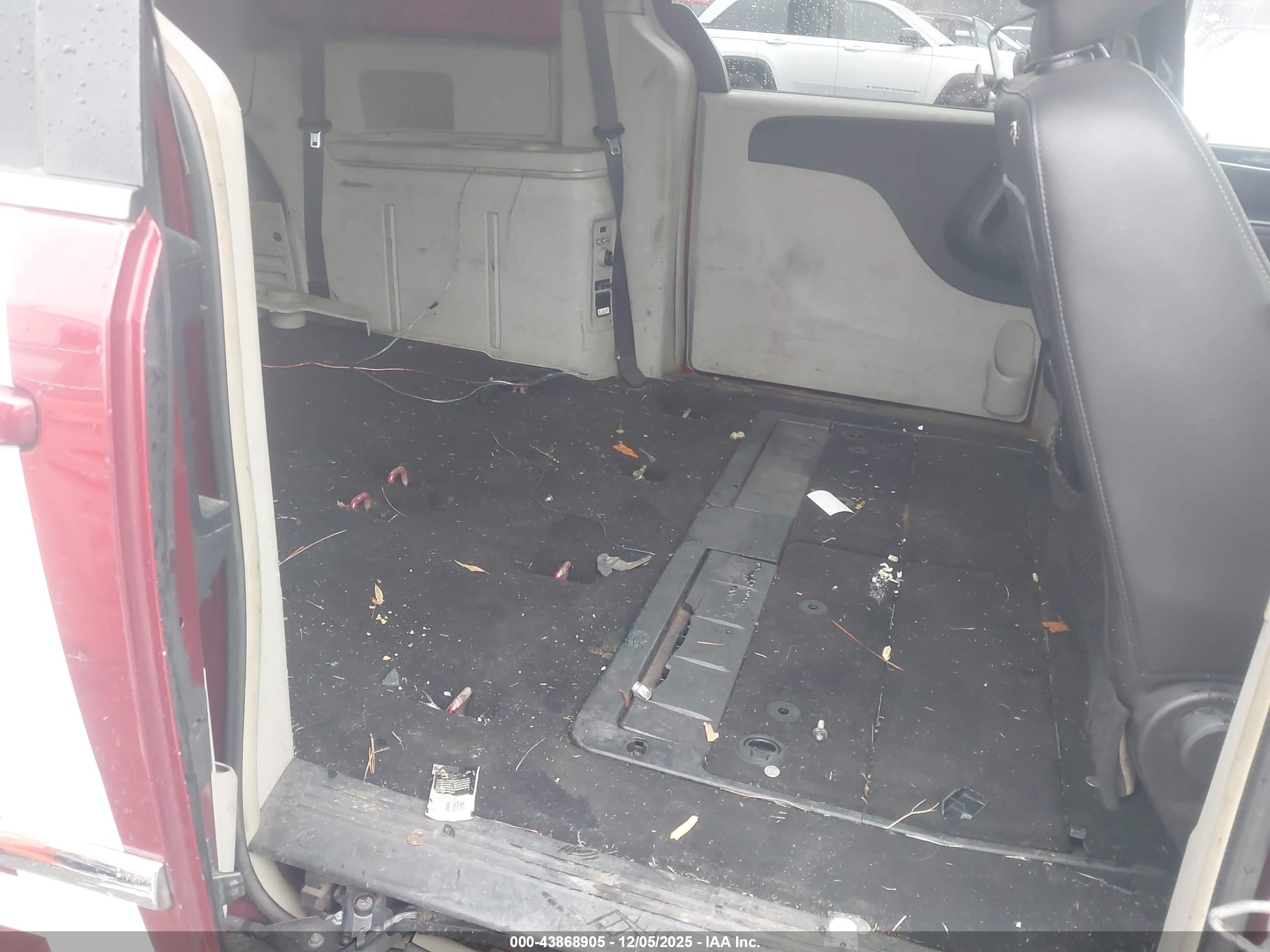 CHRYSLER TOWN image 8