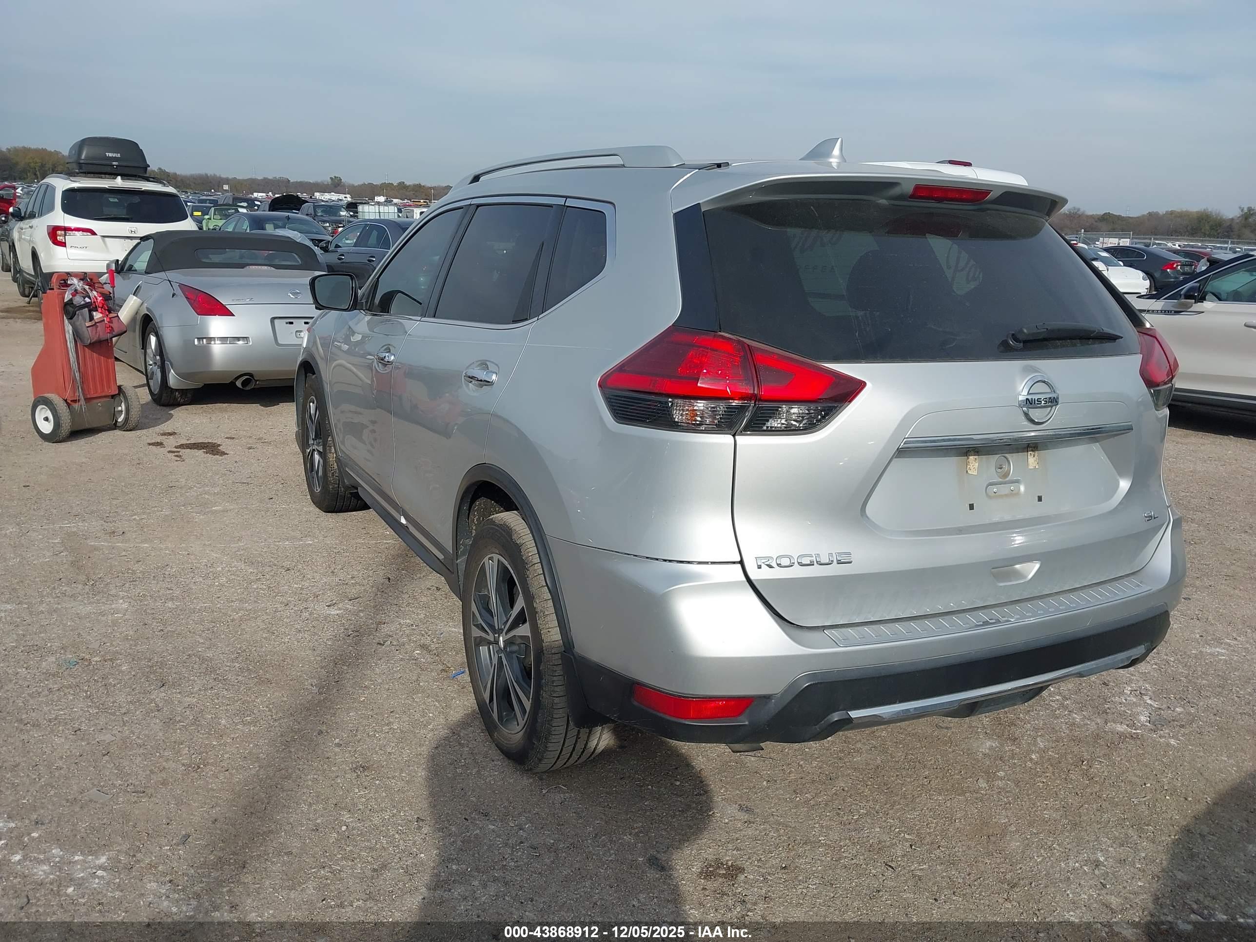 NISSAN ROGUE image 3