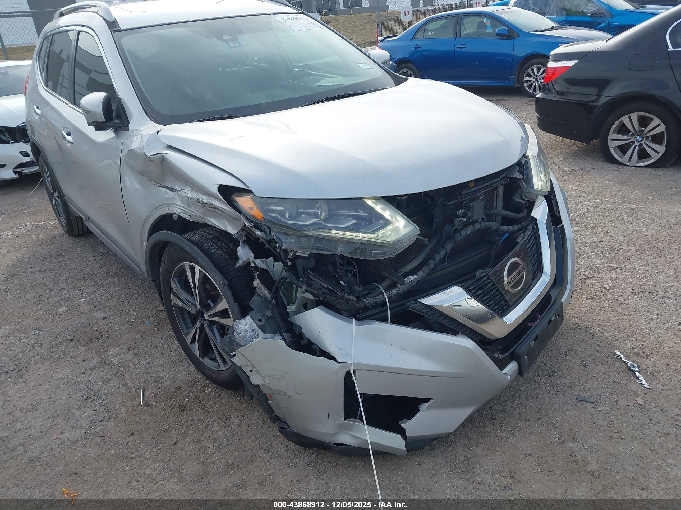 NISSAN ROGUE image 6