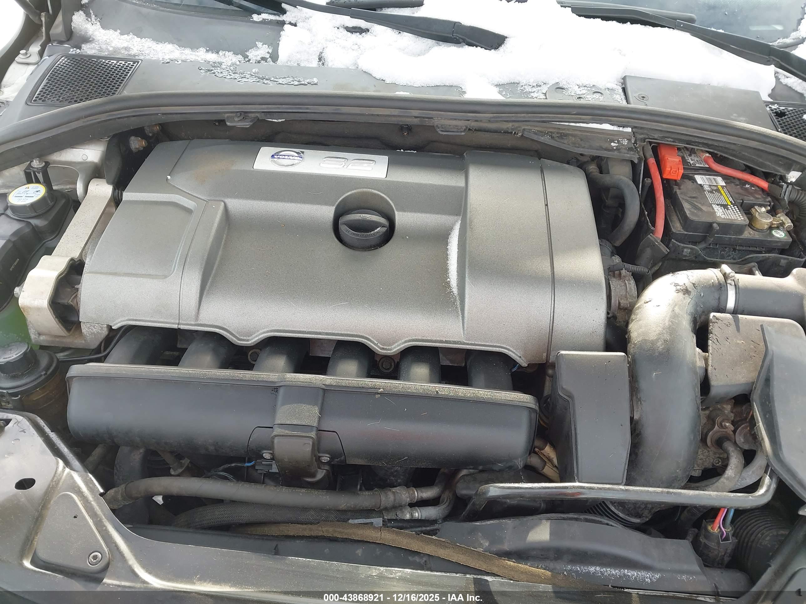 VOLVO XC70 image 10