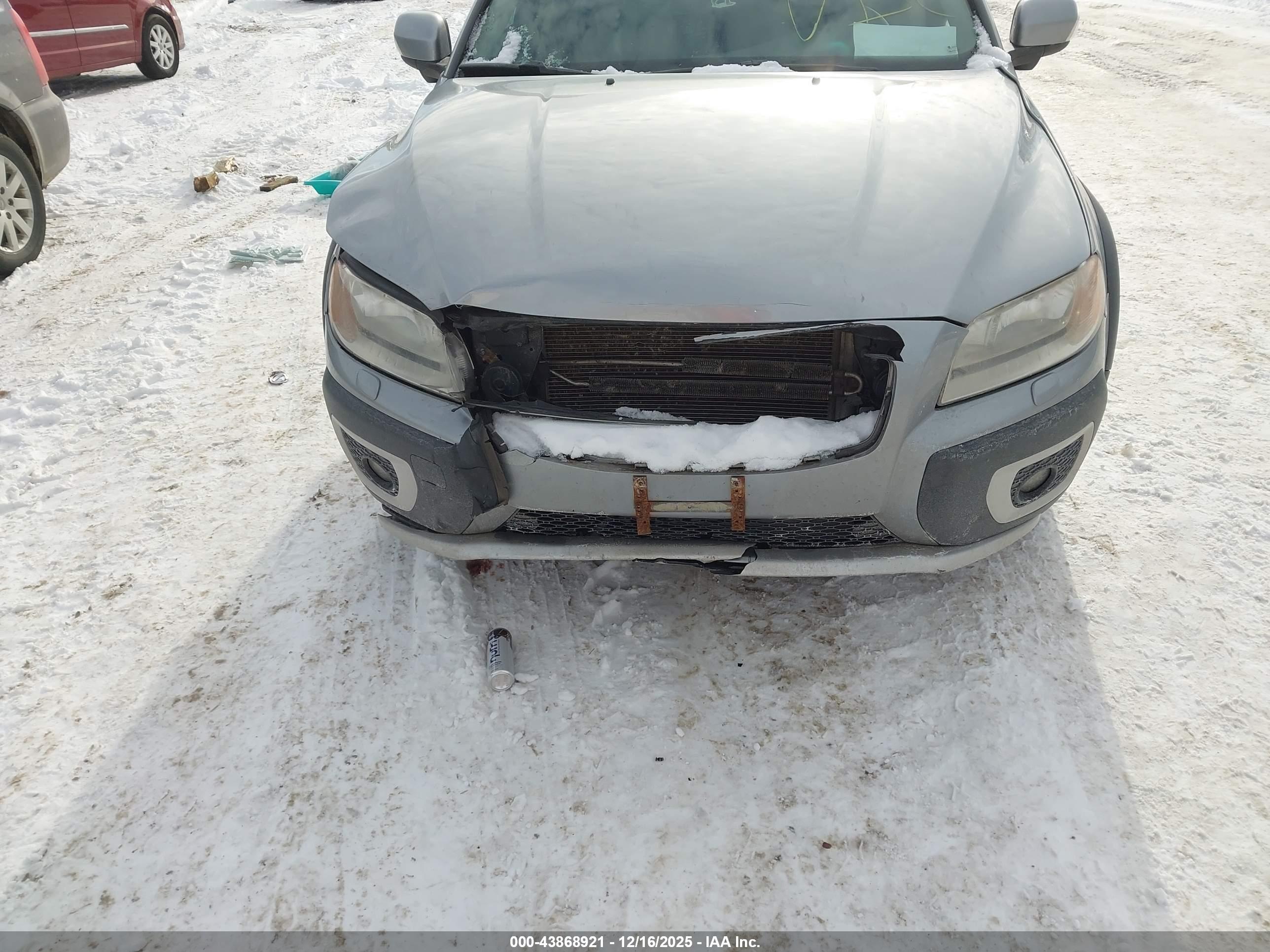 VOLVO XC70 image 6