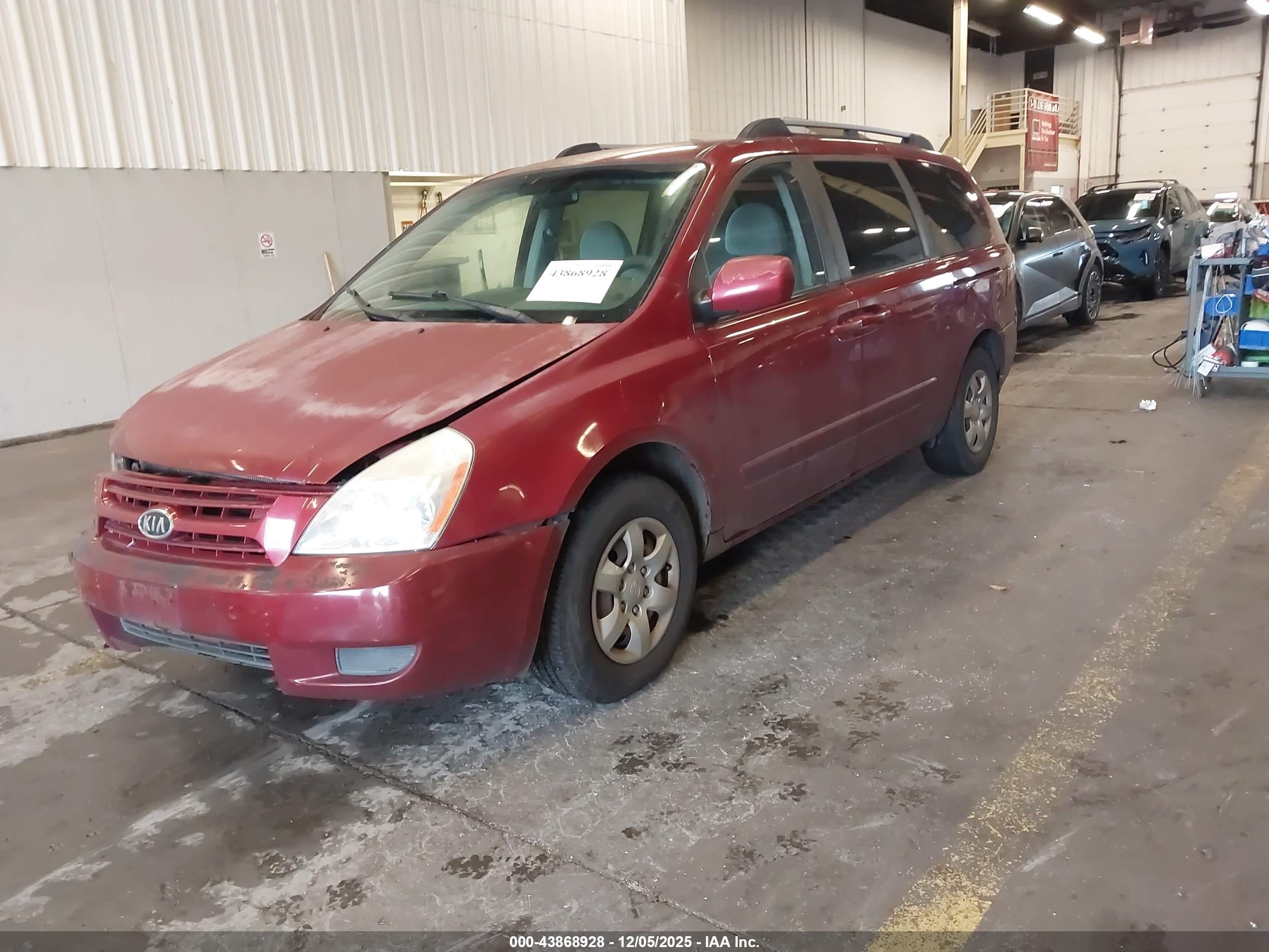 KIA SEDONA image 2