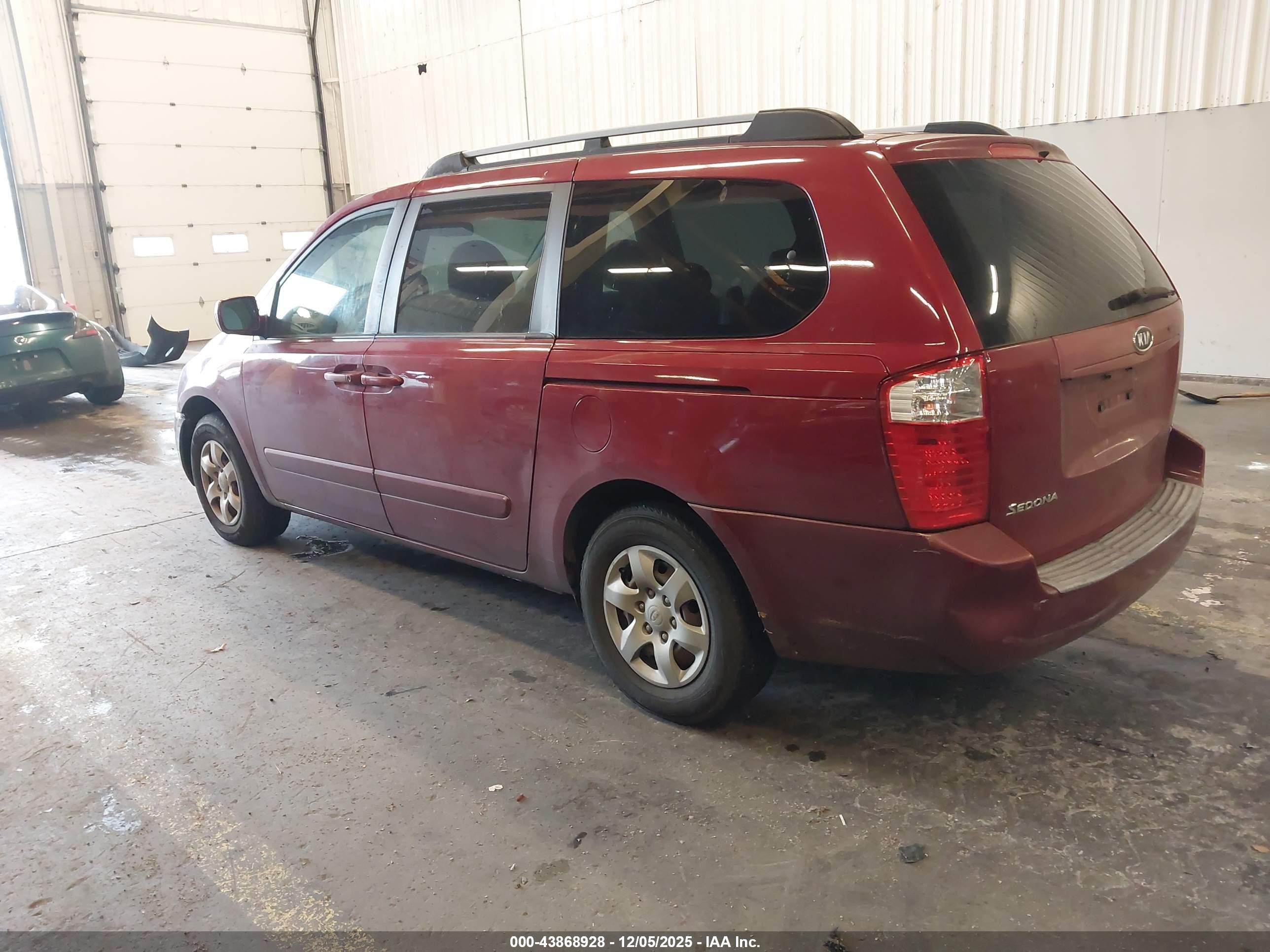 KIA SEDONA image 3