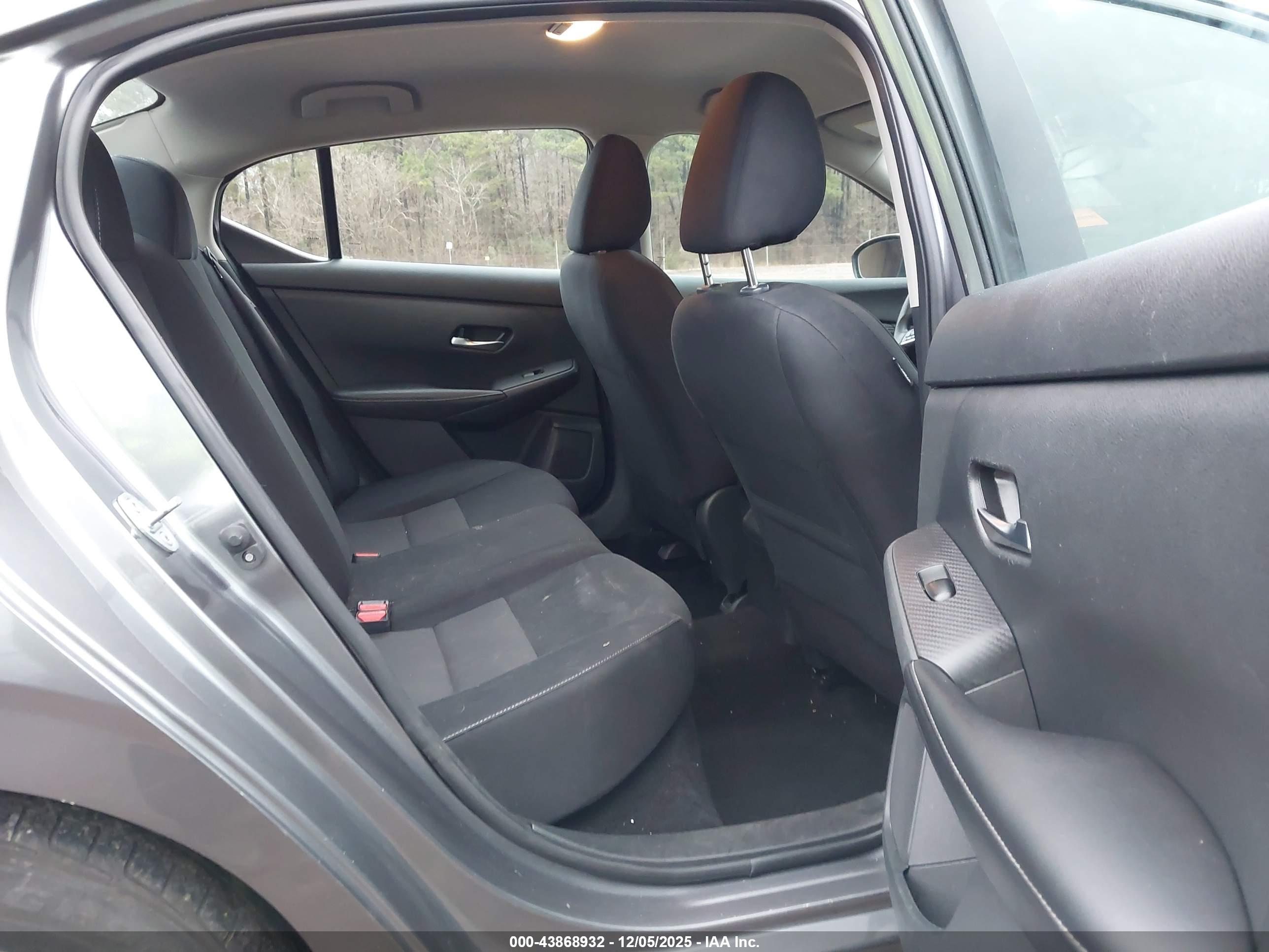 NISSAN SENTRA image 8