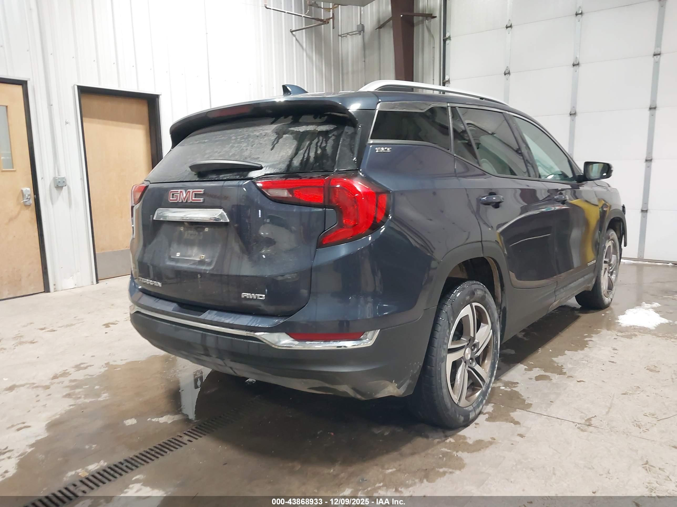 GMC TERRAIN image 4