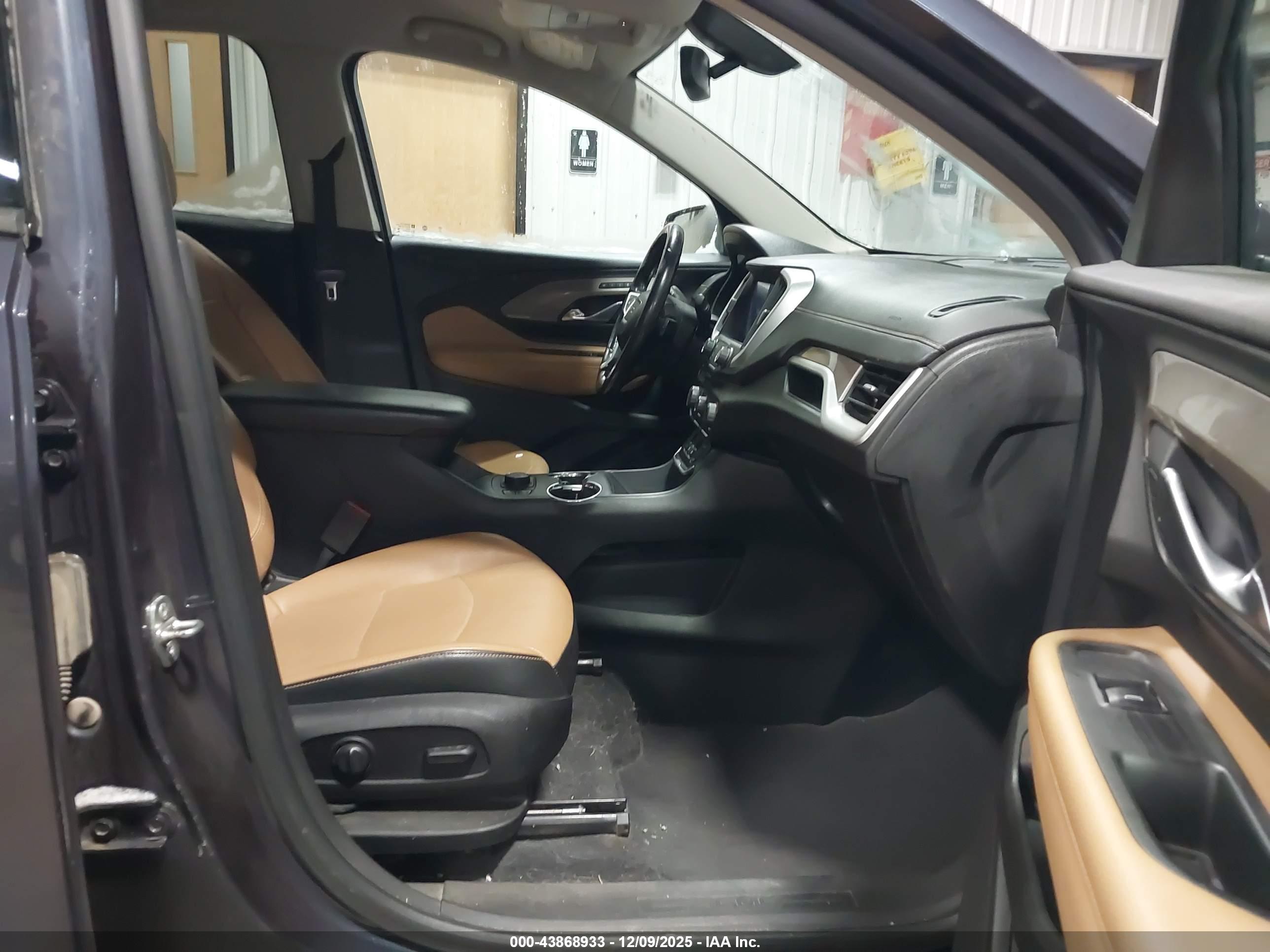 GMC TERRAIN image 5