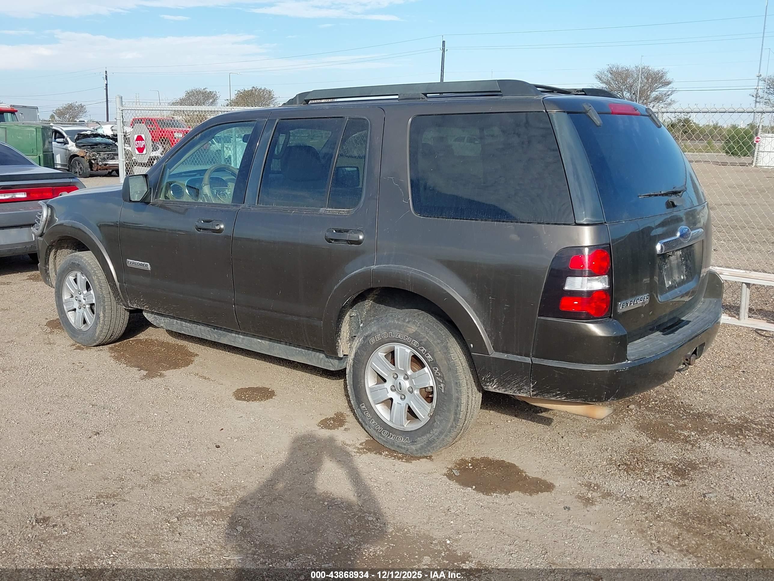 FORD EXPLORER image 3