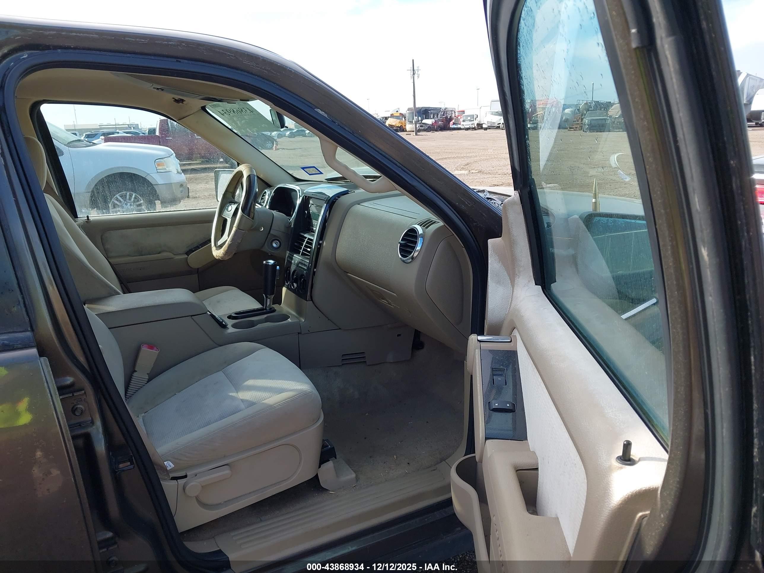 FORD EXPLORER image 5
