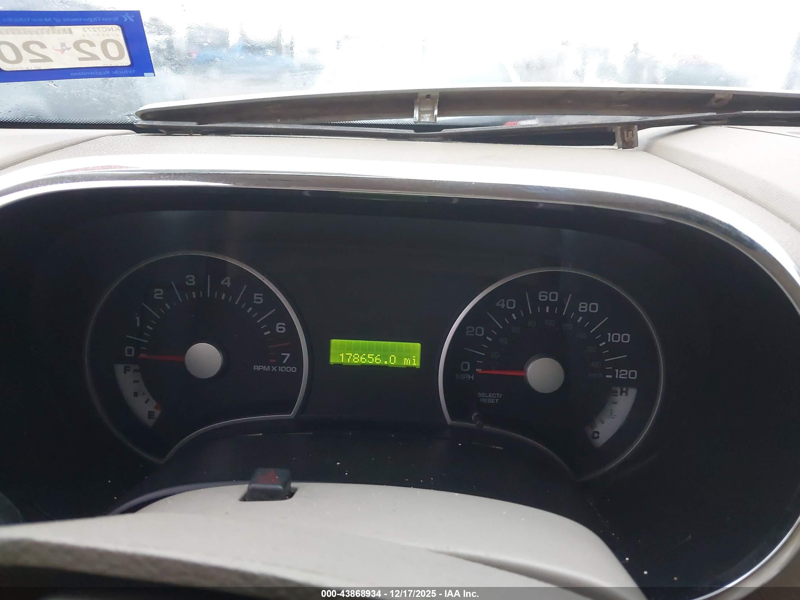 FORD EXPLORER image 7