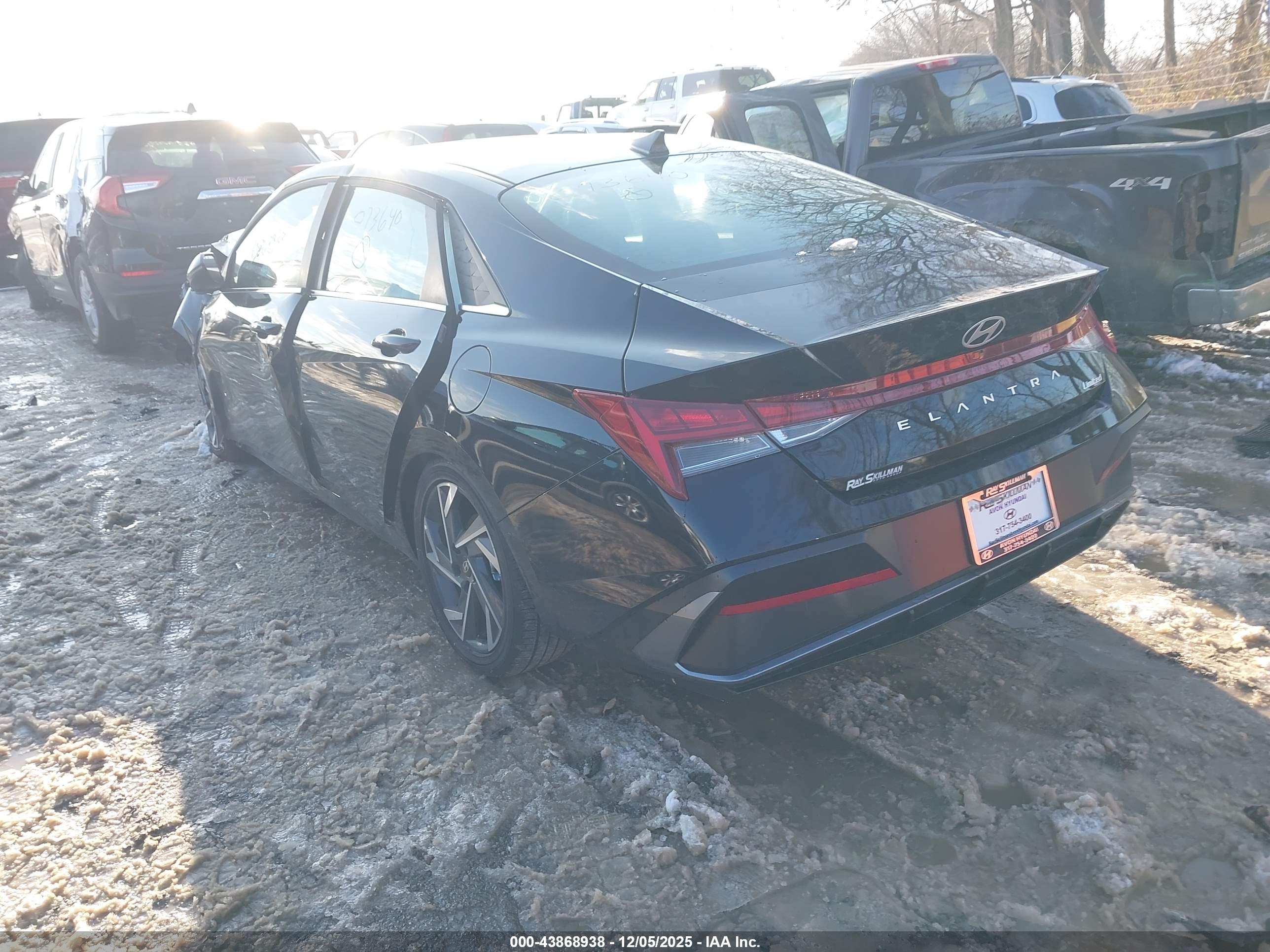 HYUNDAI ELANTRA image 3