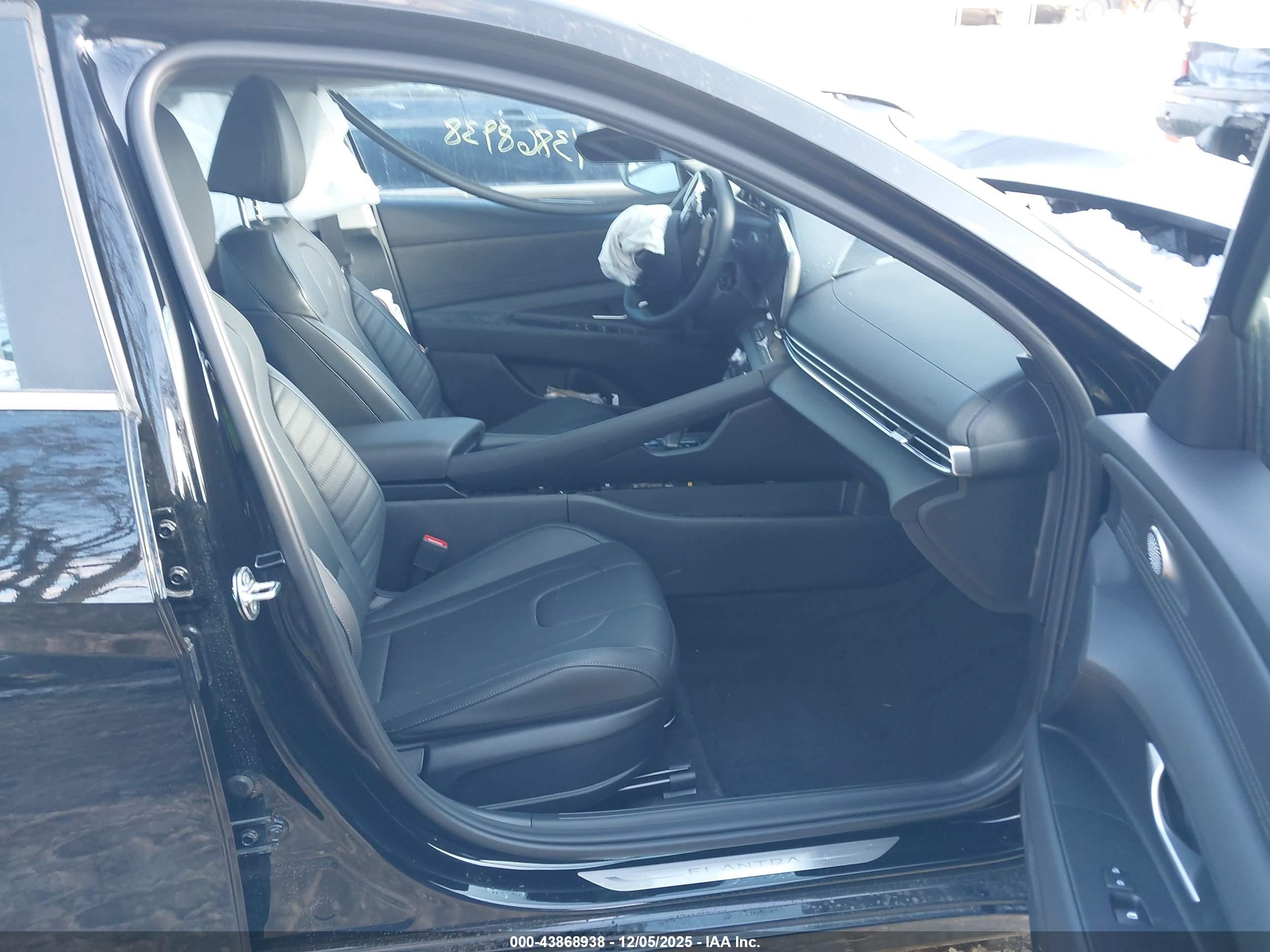 HYUNDAI ELANTRA image 5