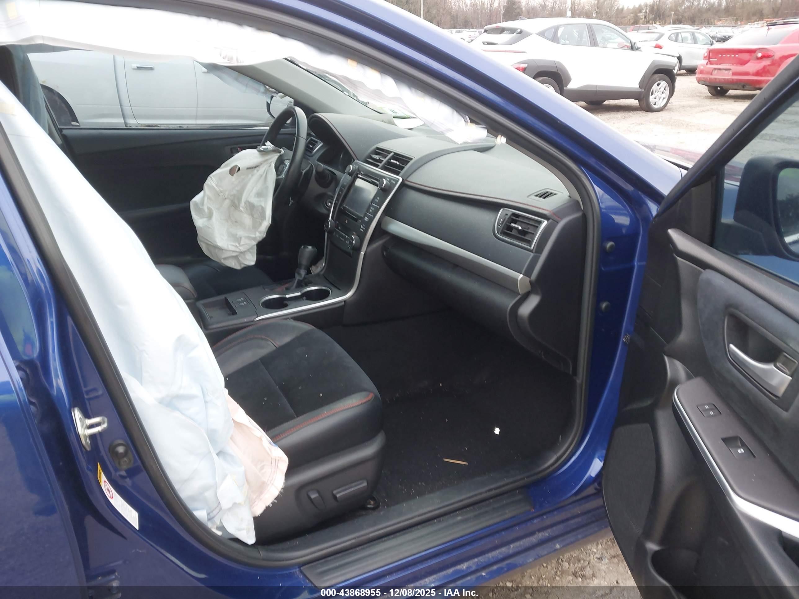 TOYOTA CAMRY image 5