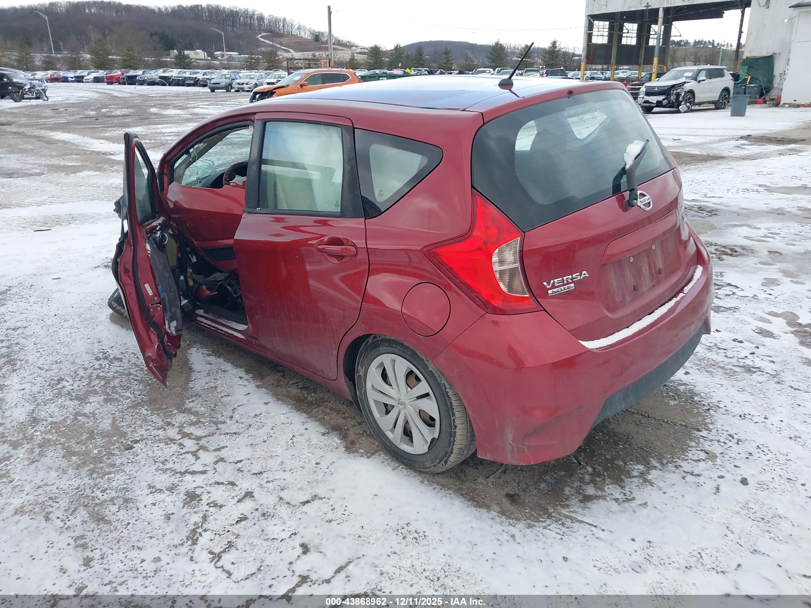 NISSAN VERSA image 3