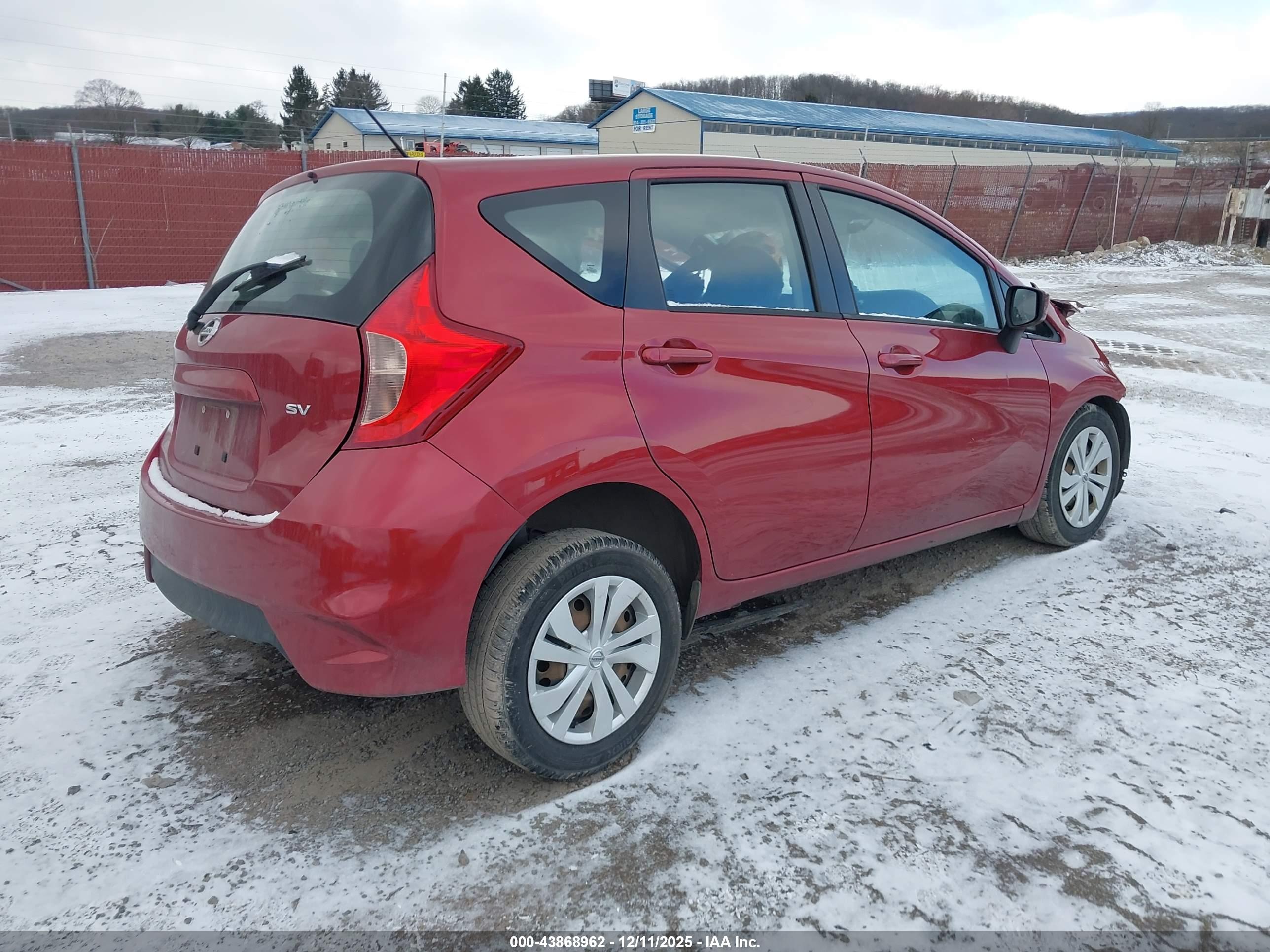 NISSAN VERSA image 4