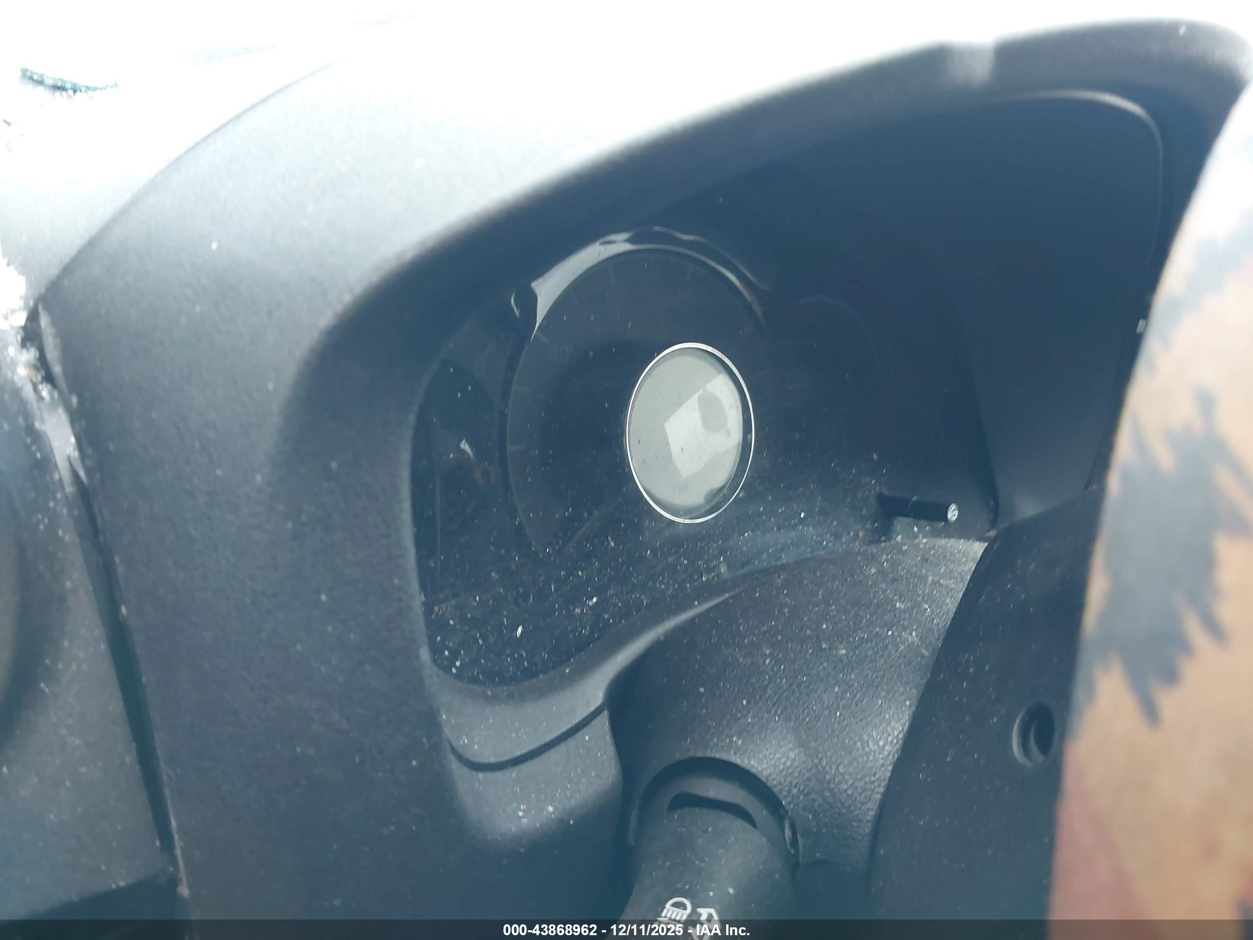 NISSAN VERSA image 7