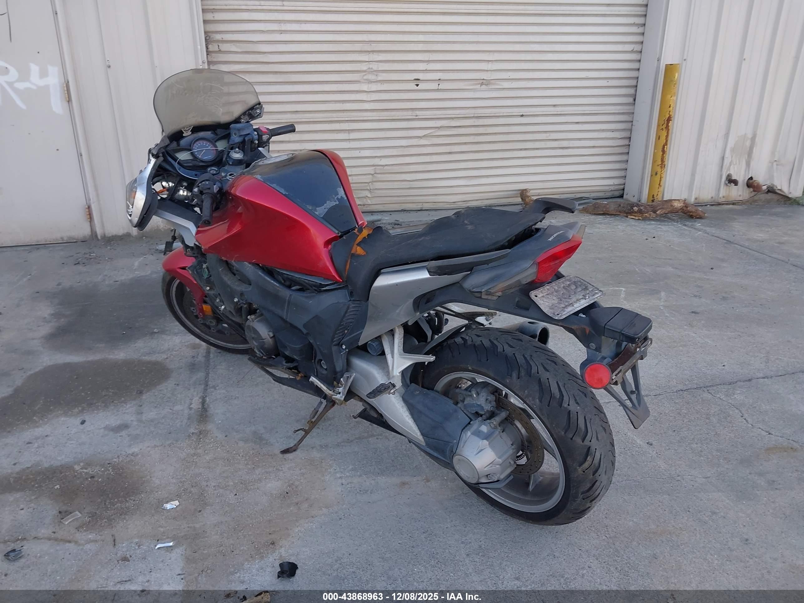 HONDA VFR1200 image 3