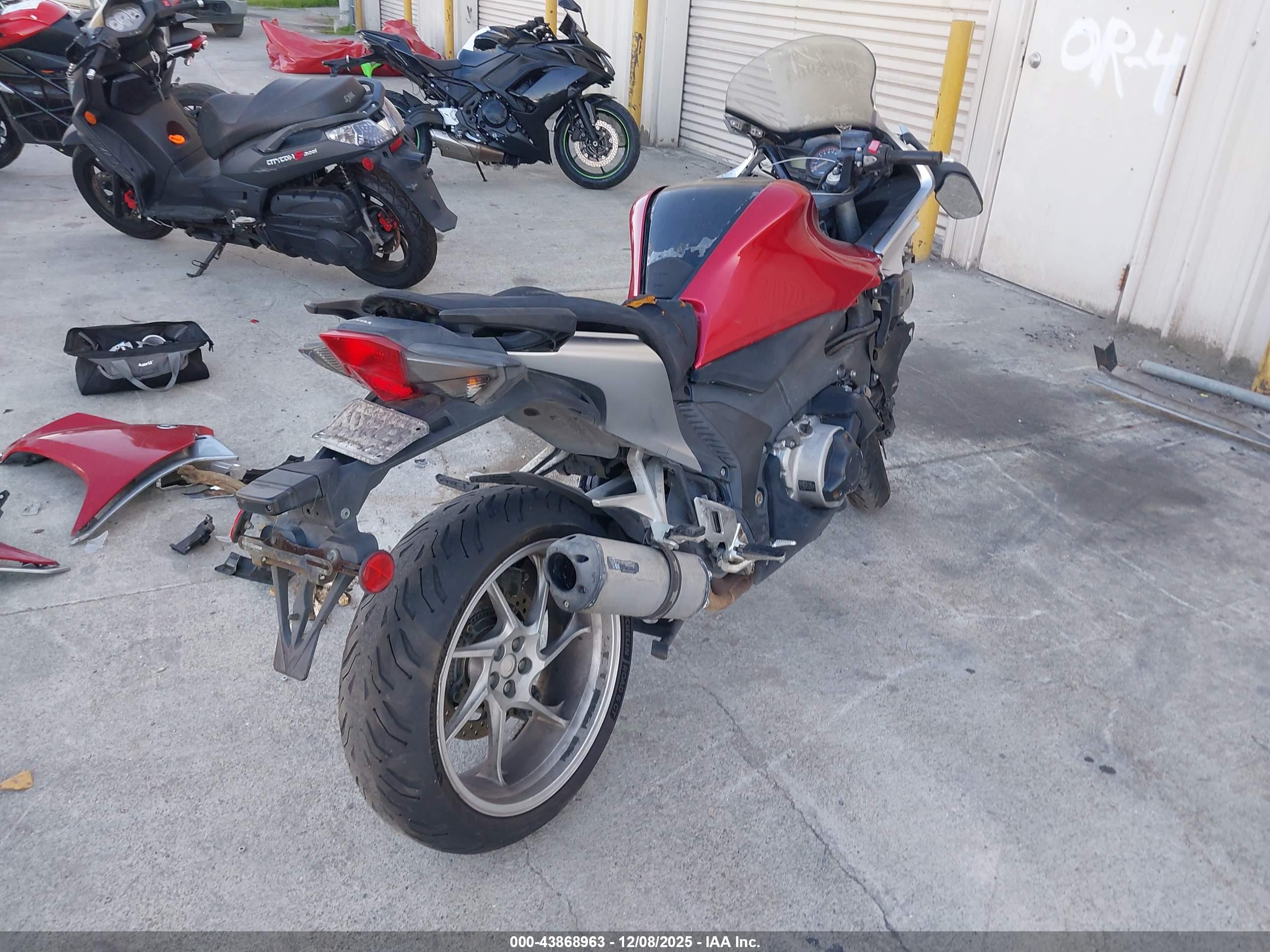 HONDA VFR1200 image 4