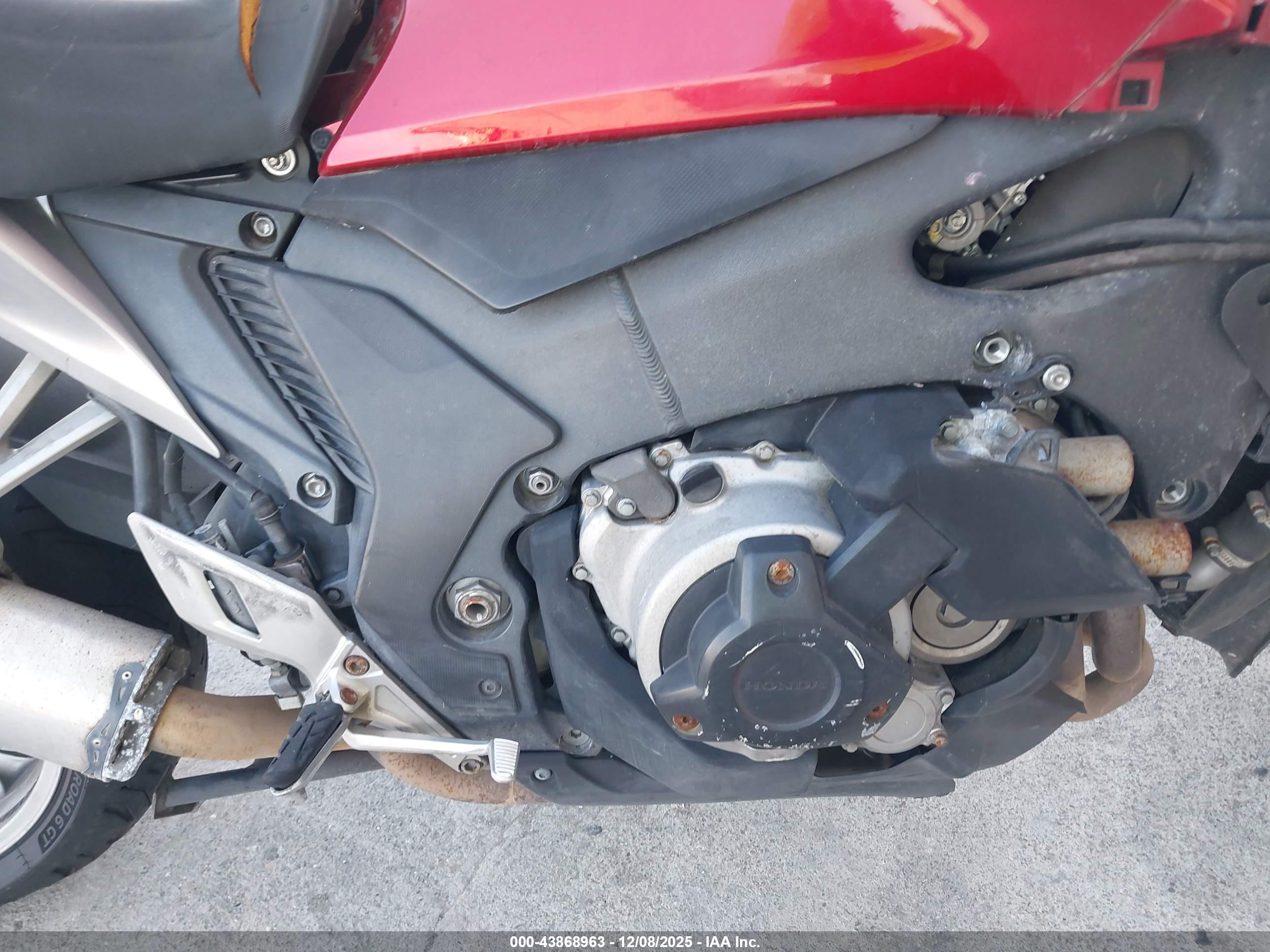 HONDA VFR1200 image 8
