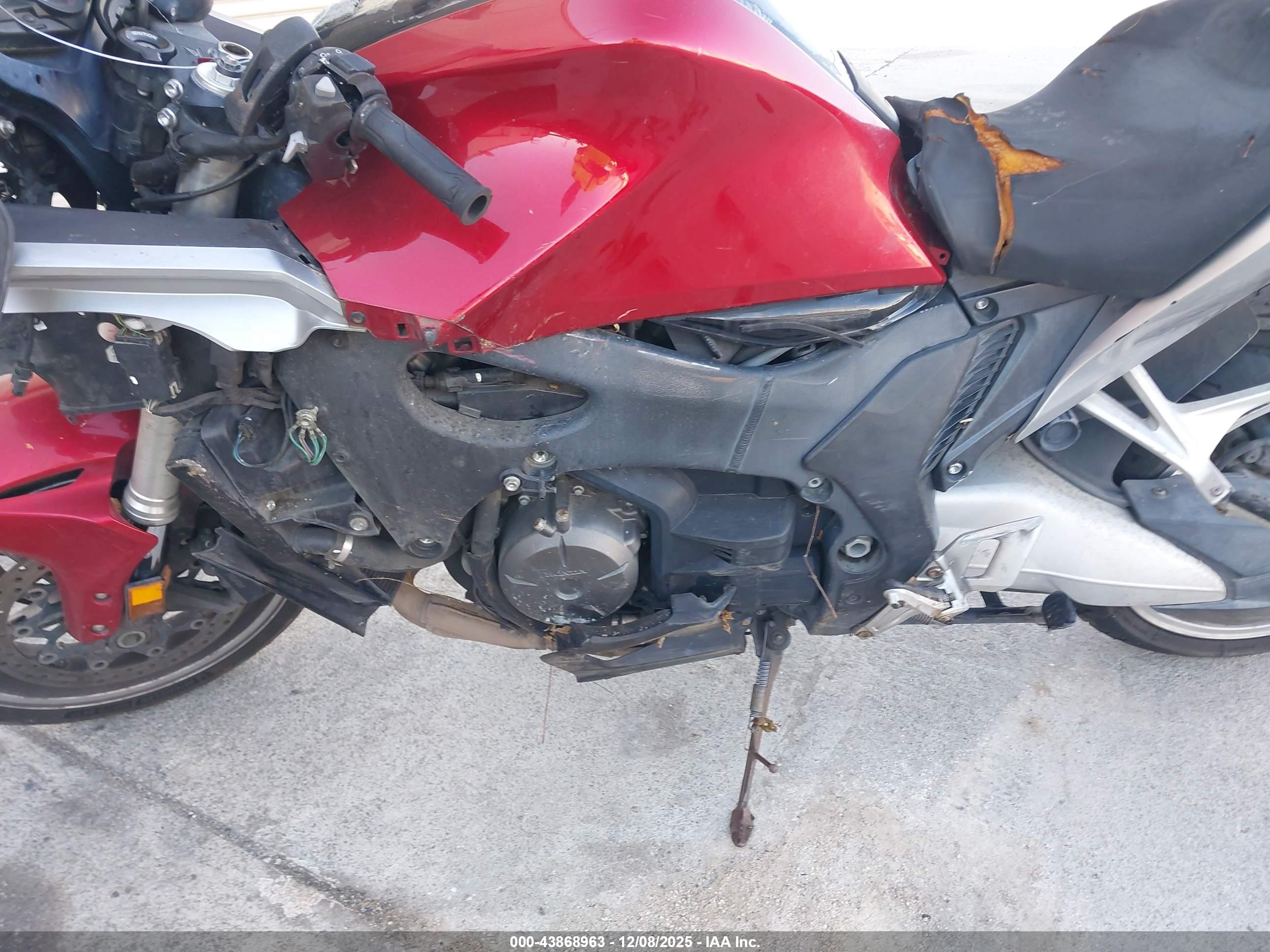 HONDA VFR1200 image 9