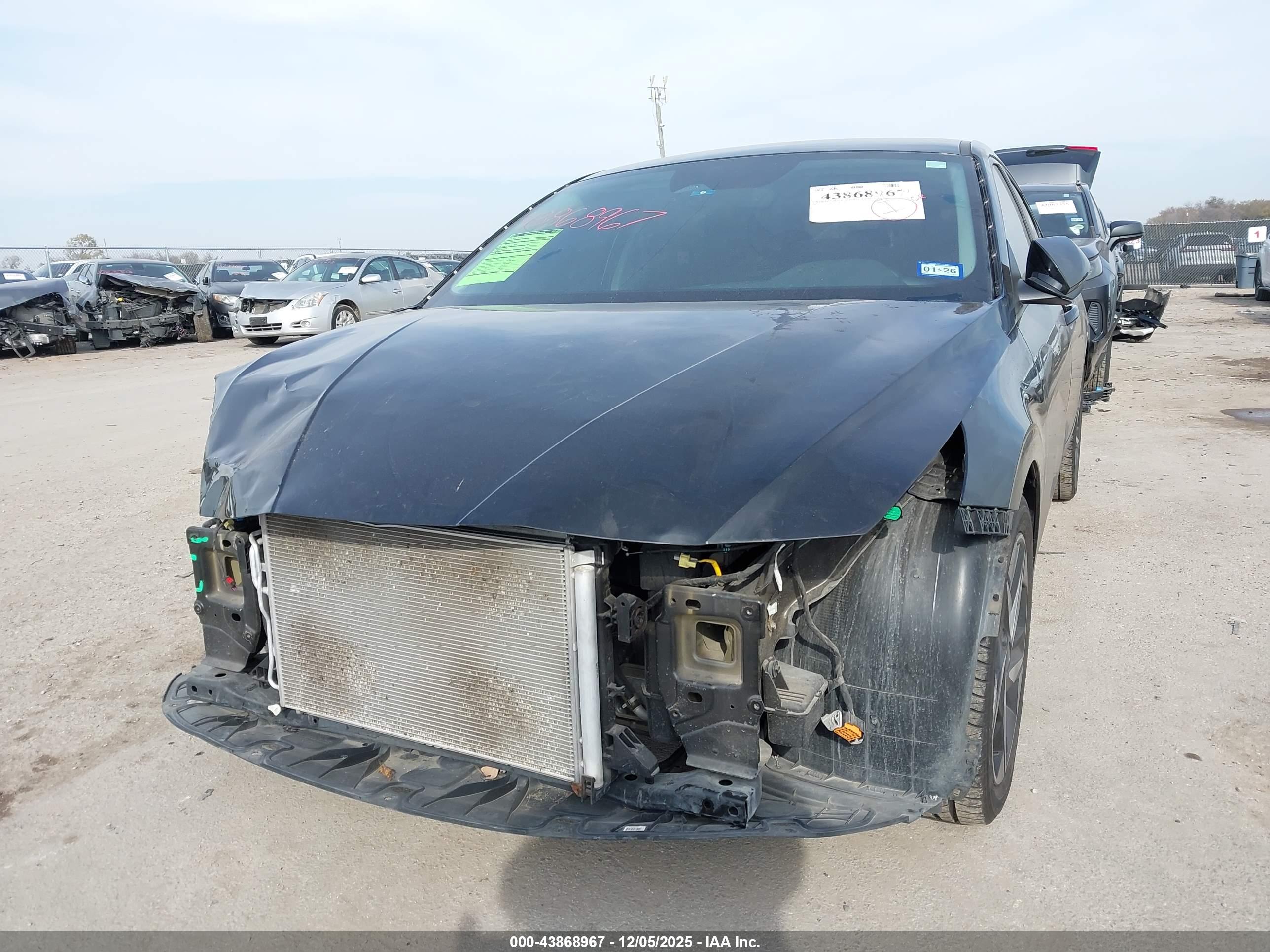 HYUNDAI ELANTRA image 6