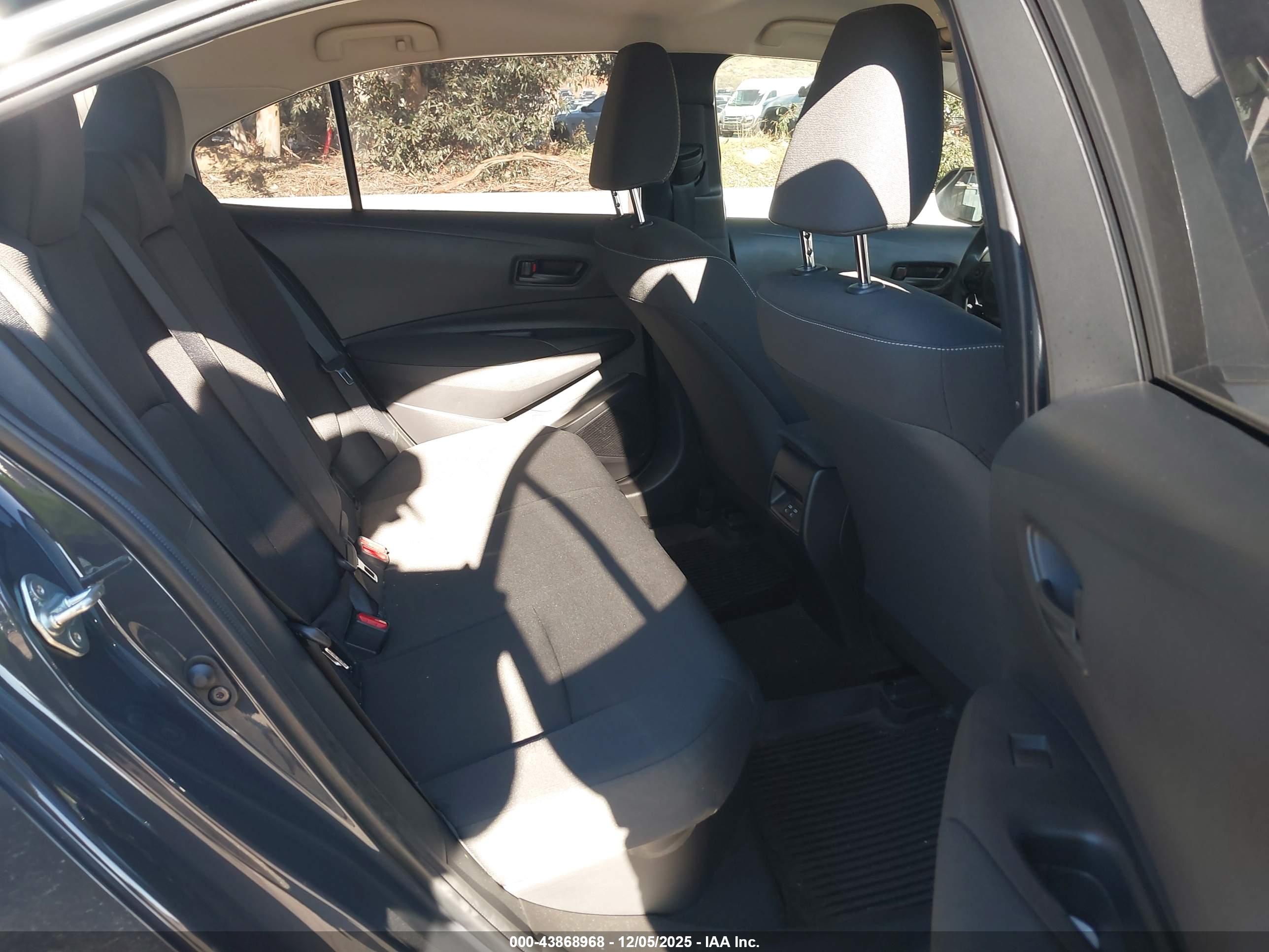 TOYOTA COROLLA image 8