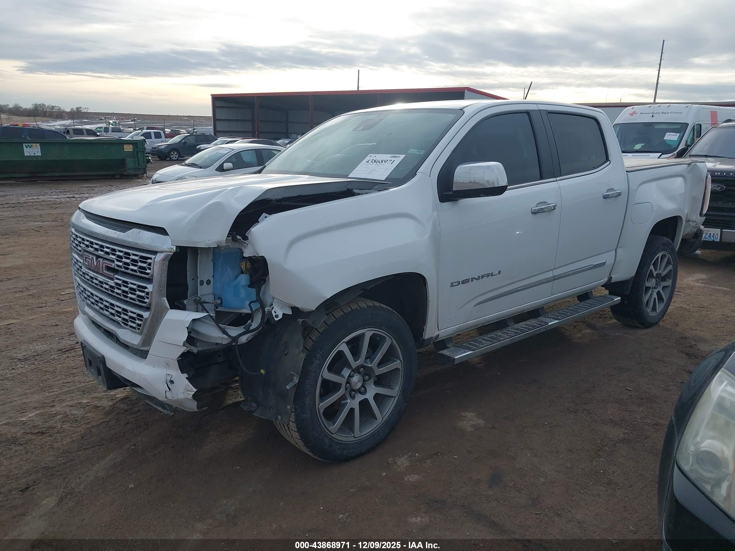 GMC CANYON image 2