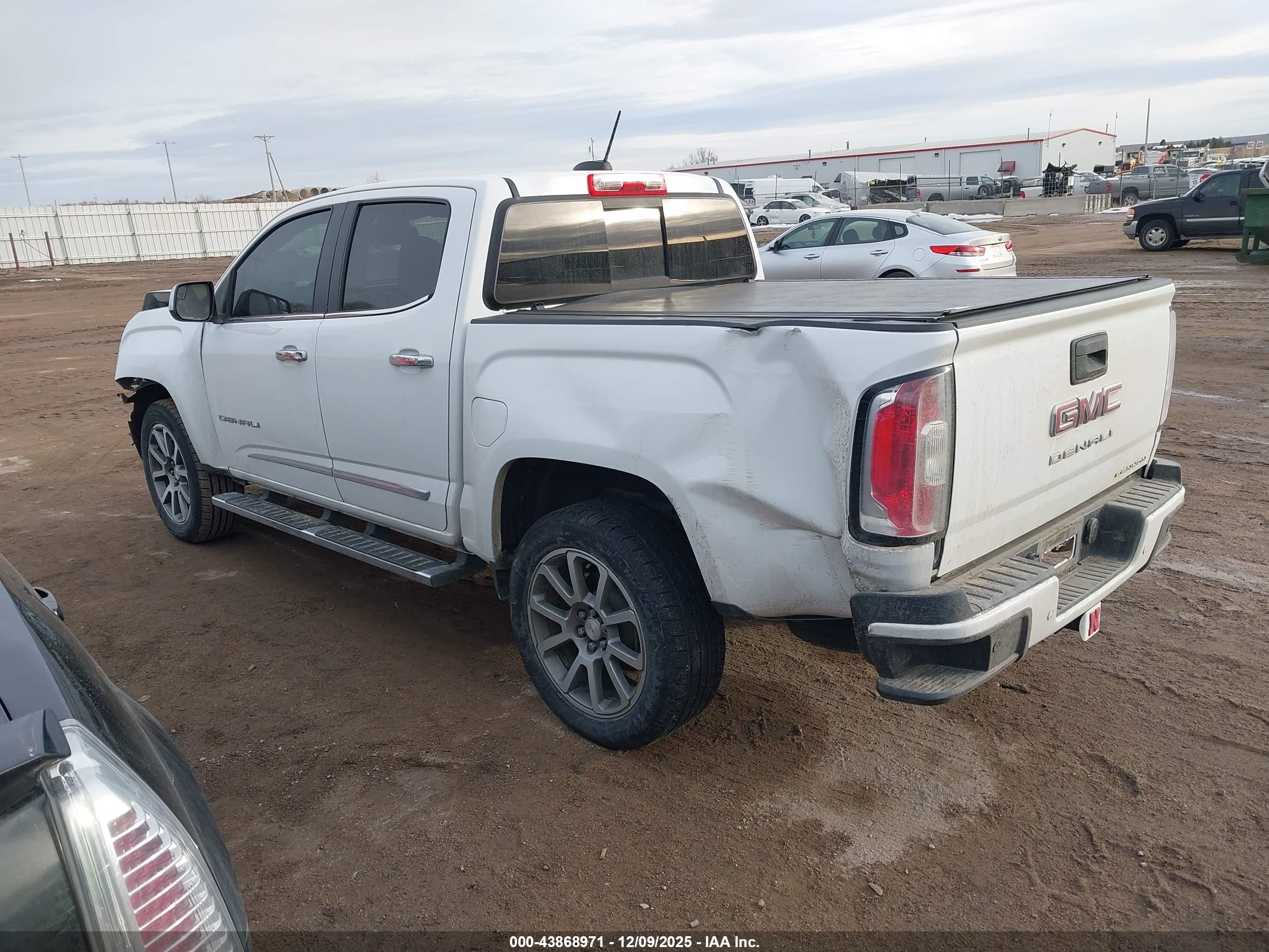 GMC CANYON image 3