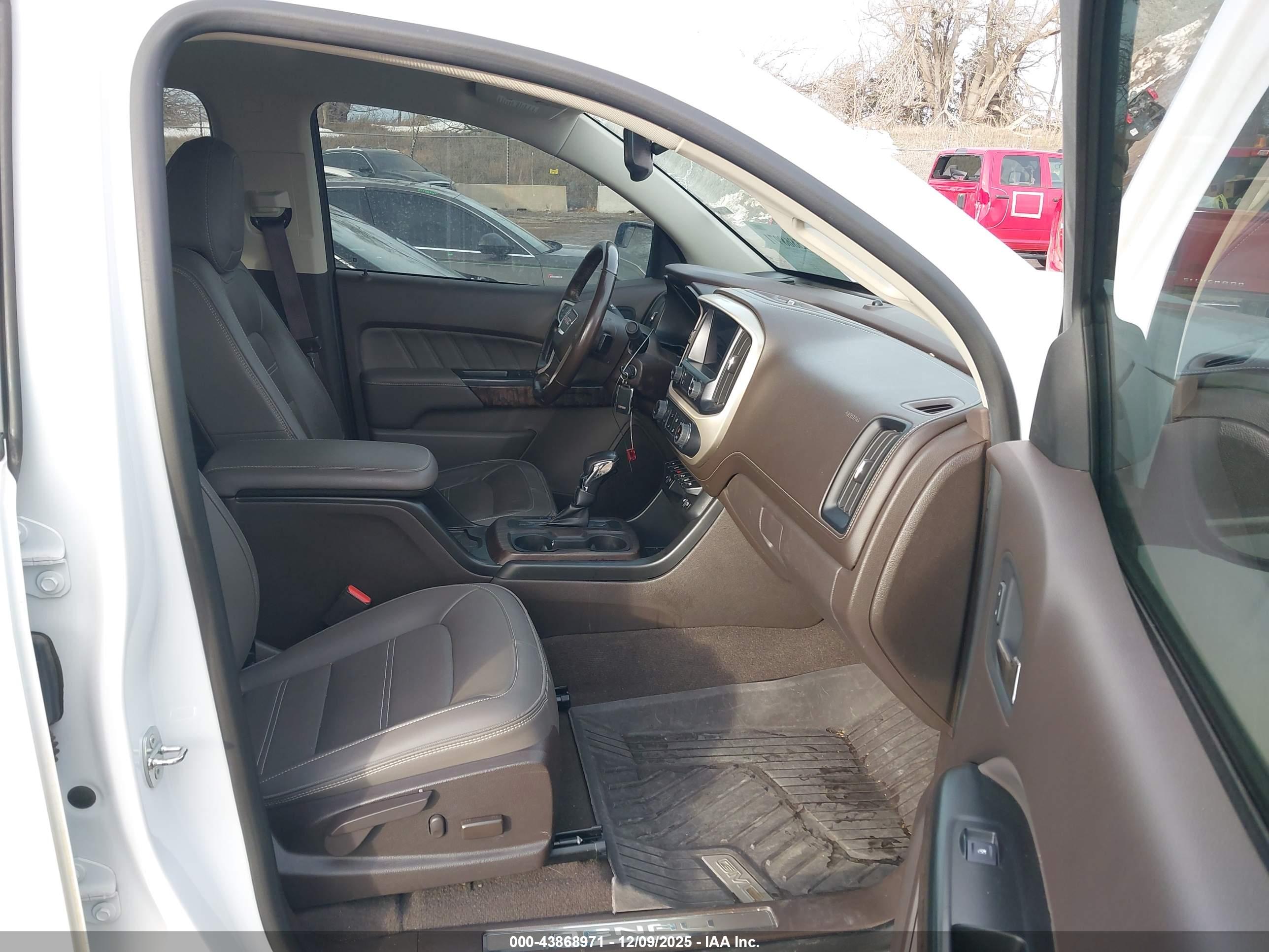 GMC CANYON image 5