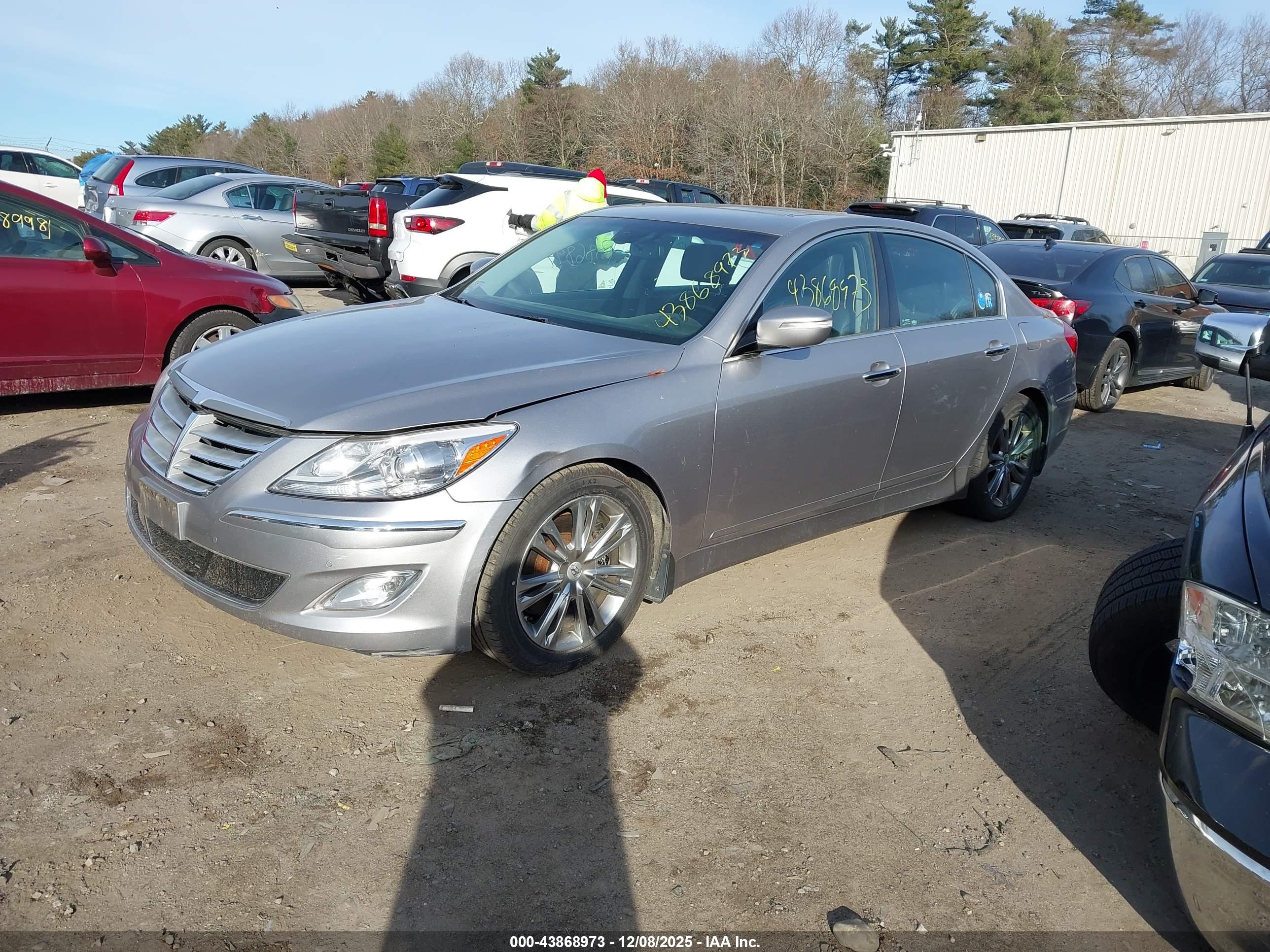 HYUNDAI GENESIS image 2