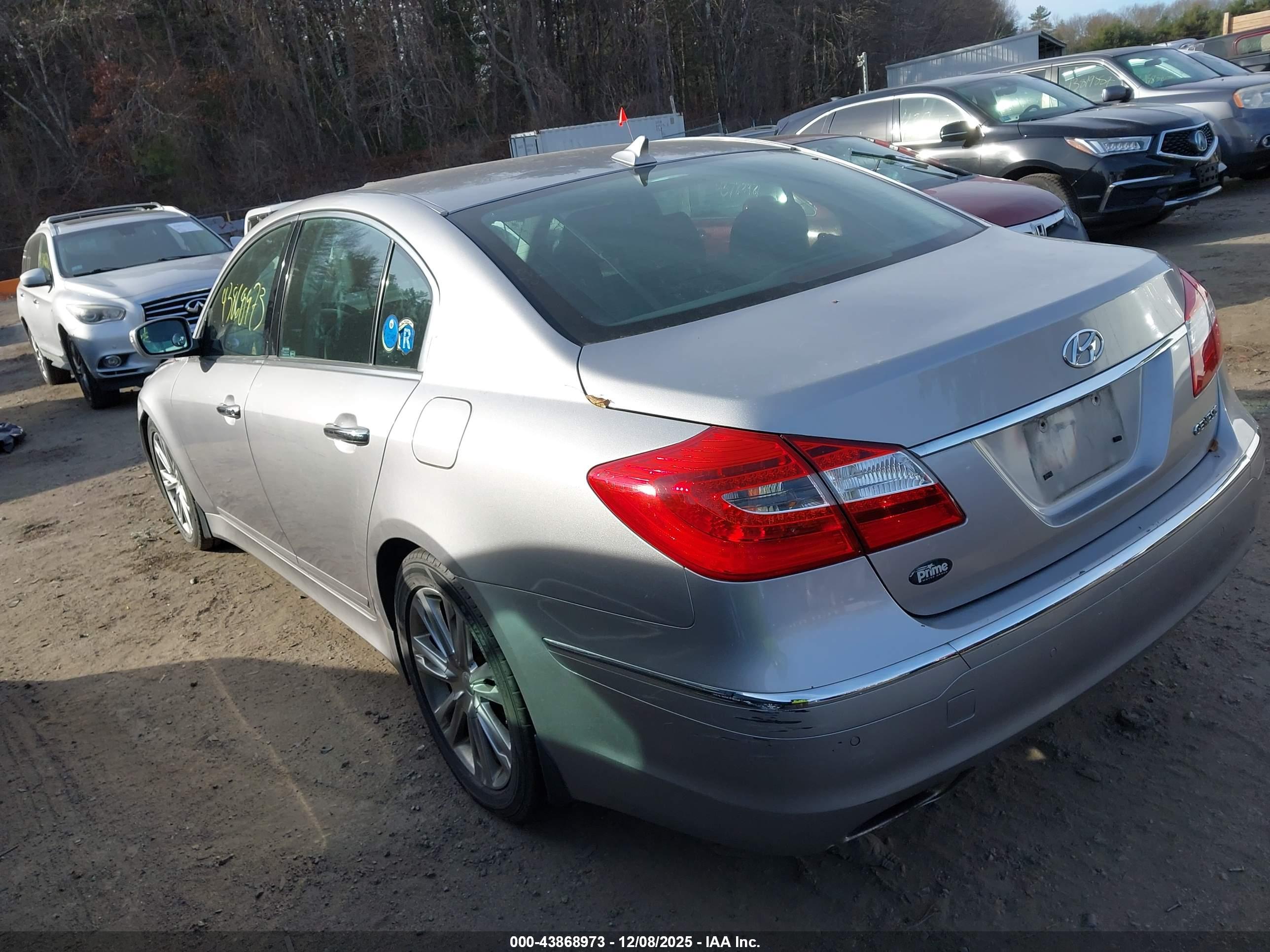 HYUNDAI GENESIS image 3