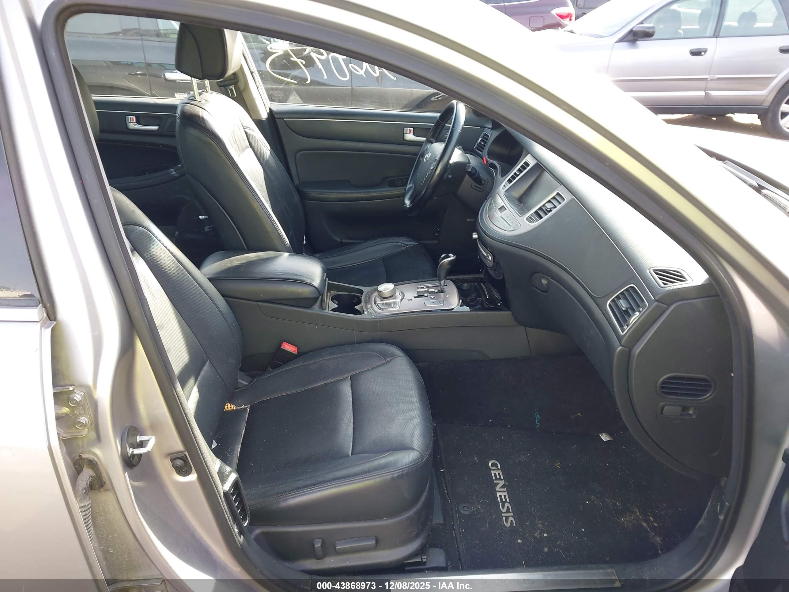 HYUNDAI GENESIS image 5