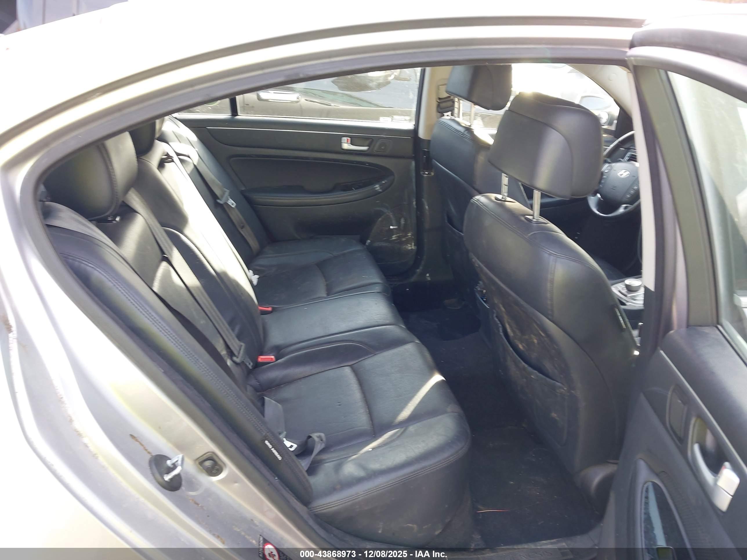 HYUNDAI GENESIS image 8