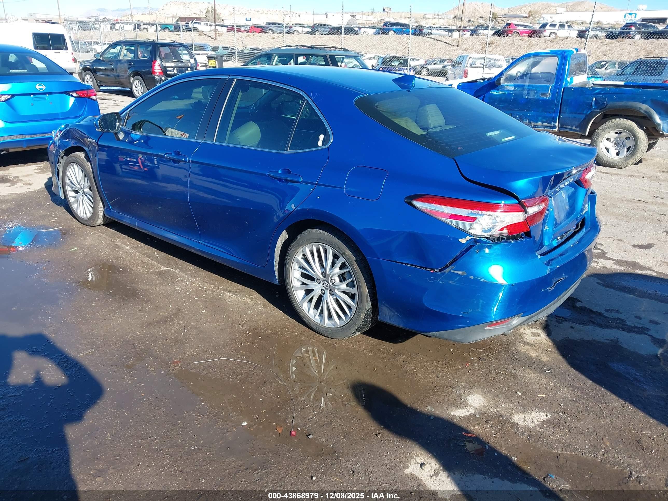TOYOTA CAMRY image 3