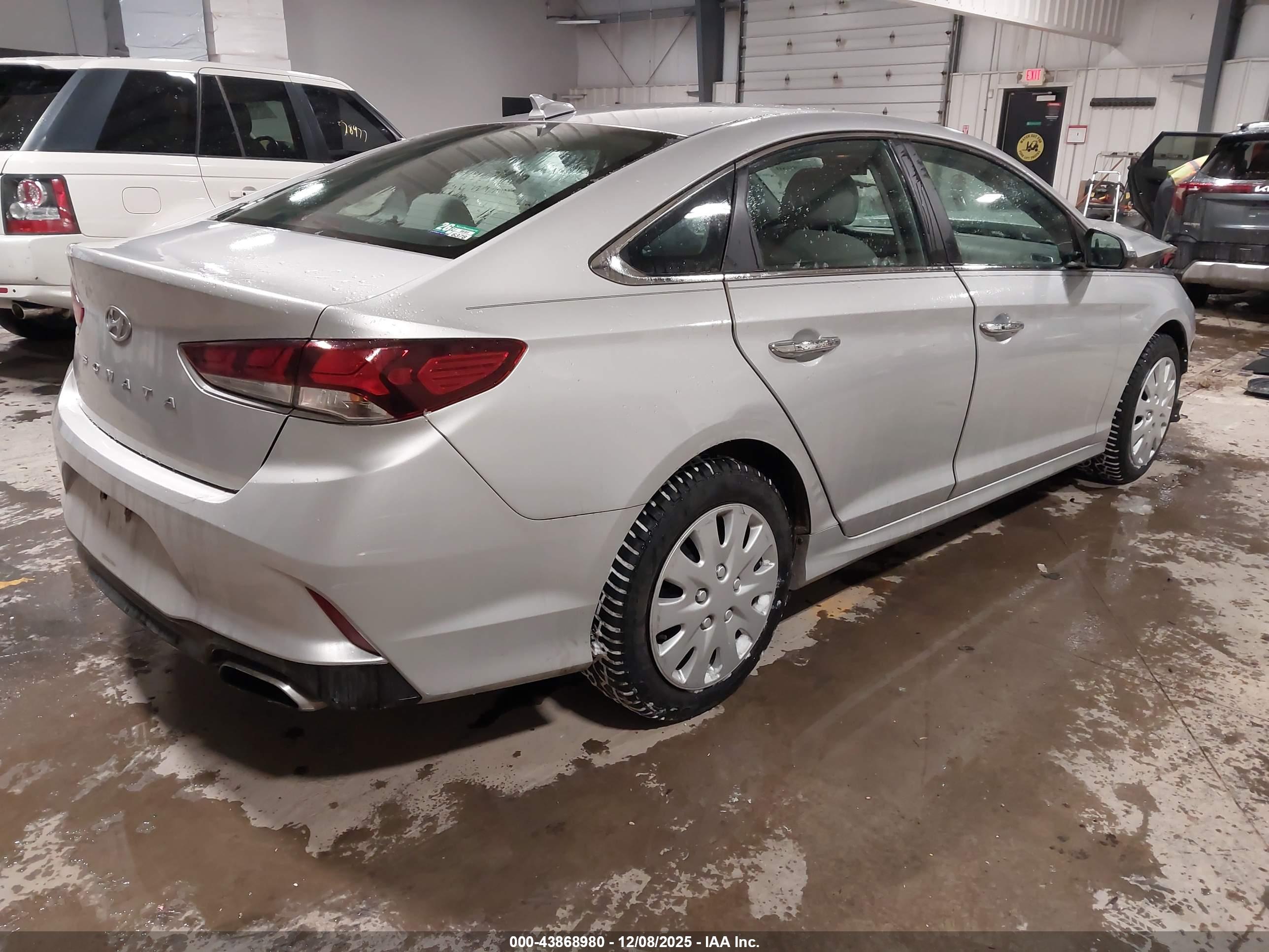 HYUNDAI SONATA image 4