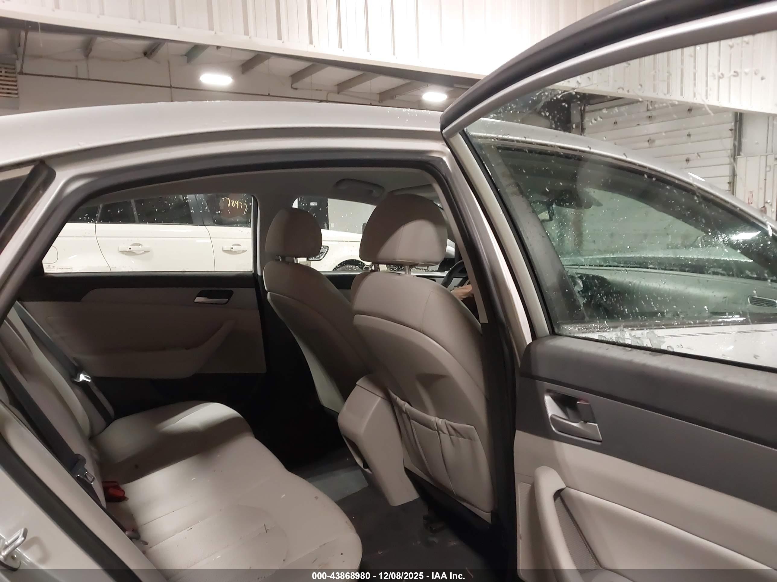 HYUNDAI SONATA image 8