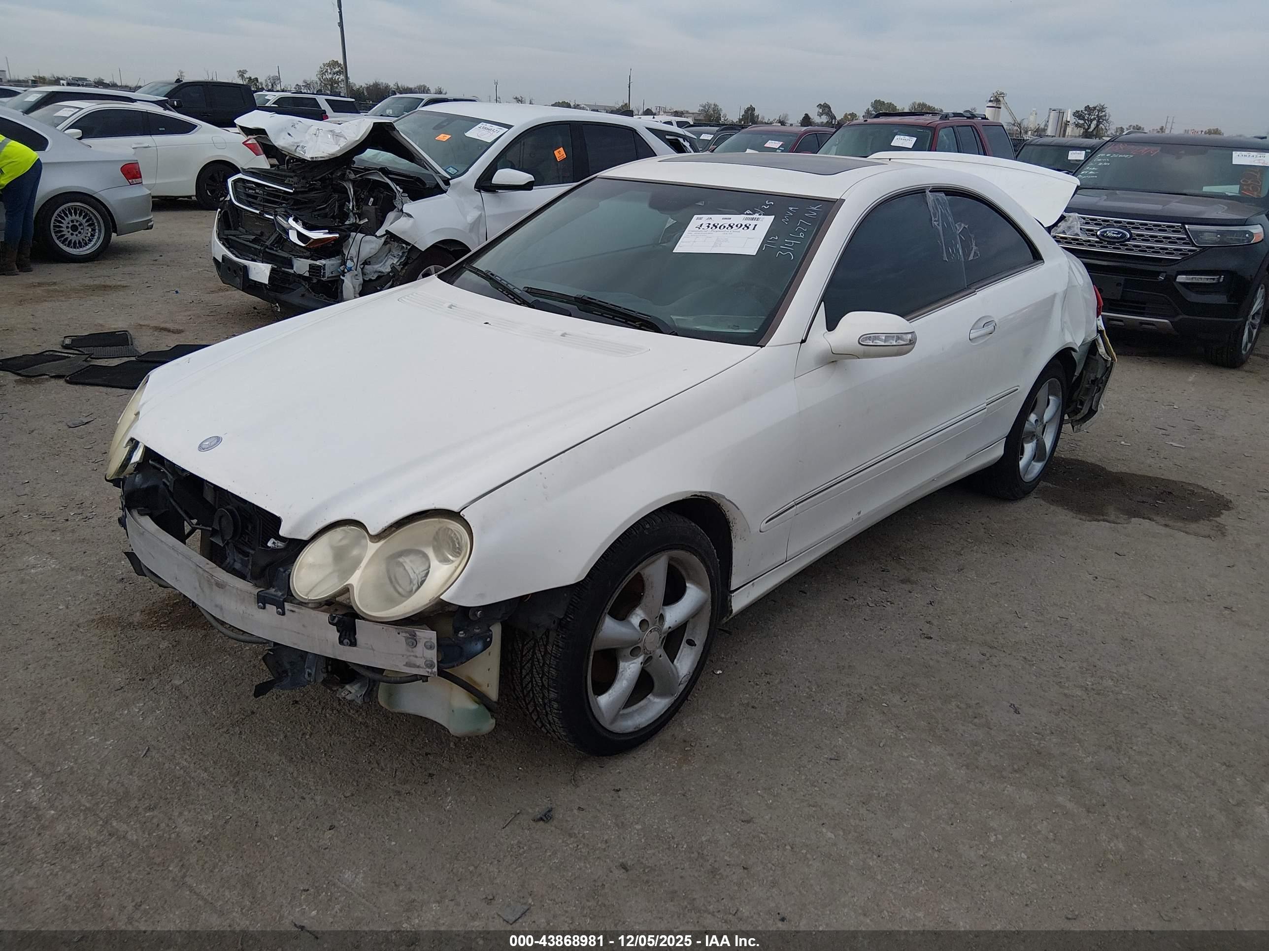 MERCEDES-BENZ CLK image 2