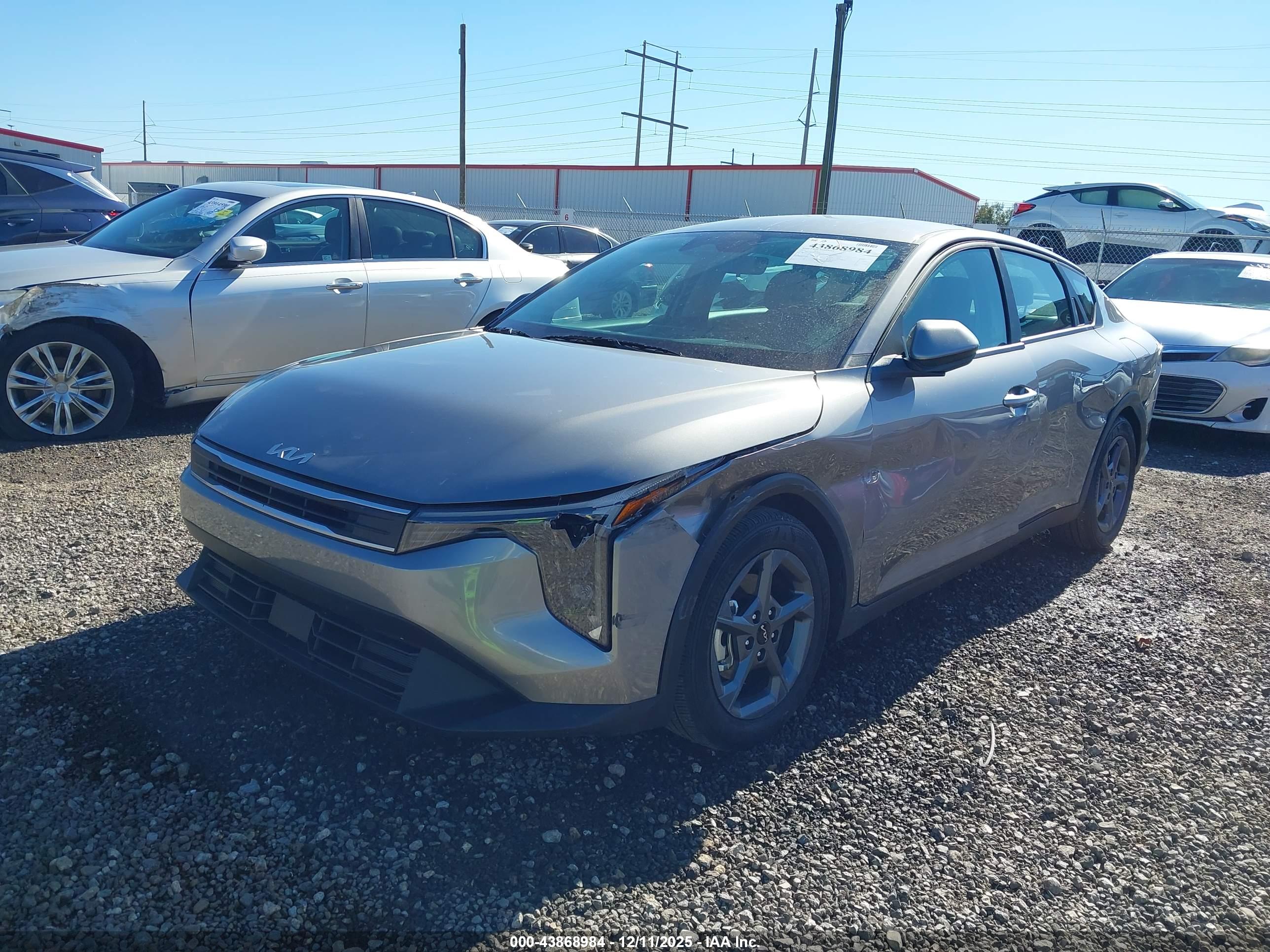 KIA K4 image 2