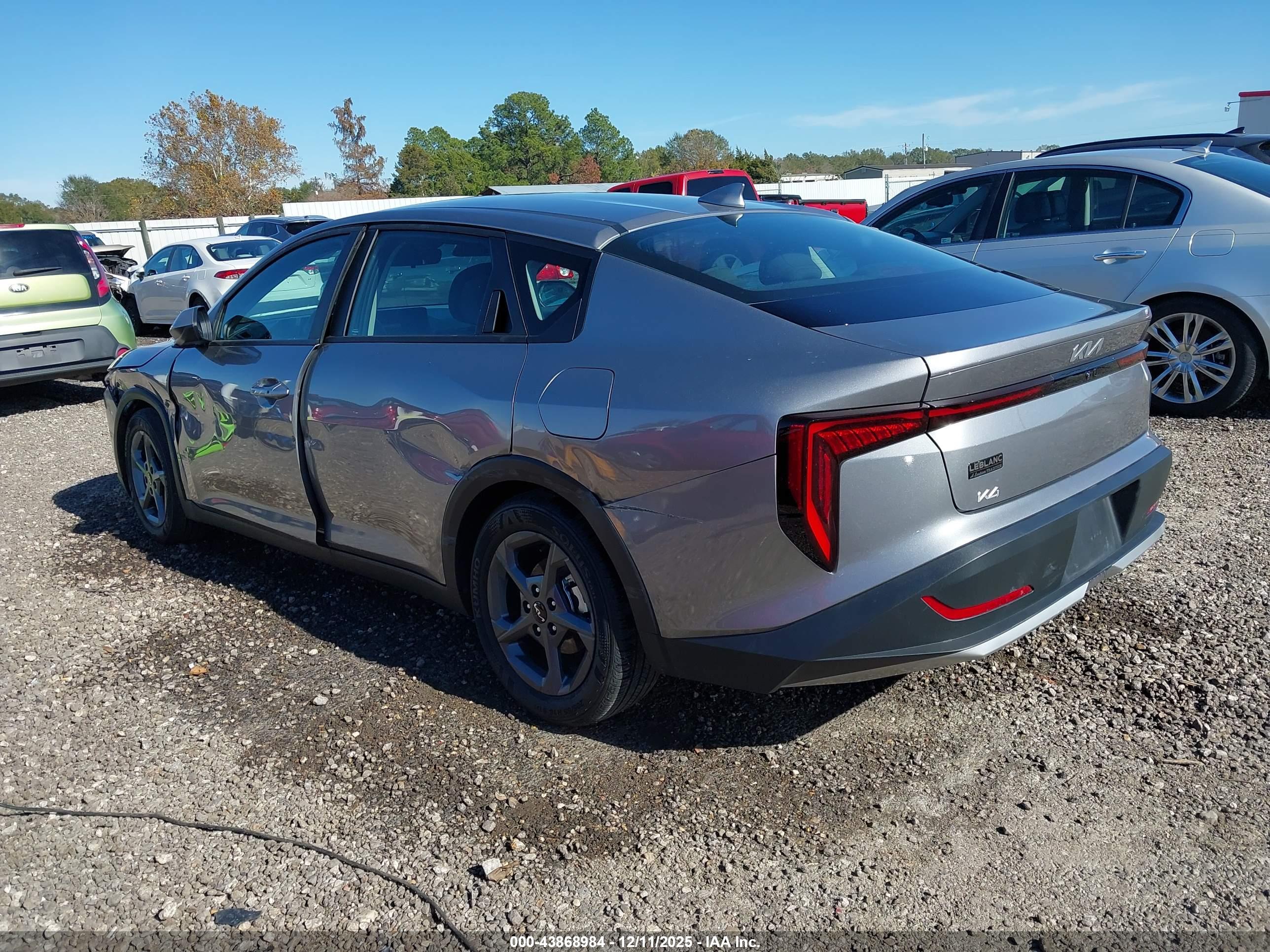 KIA K4 image 3