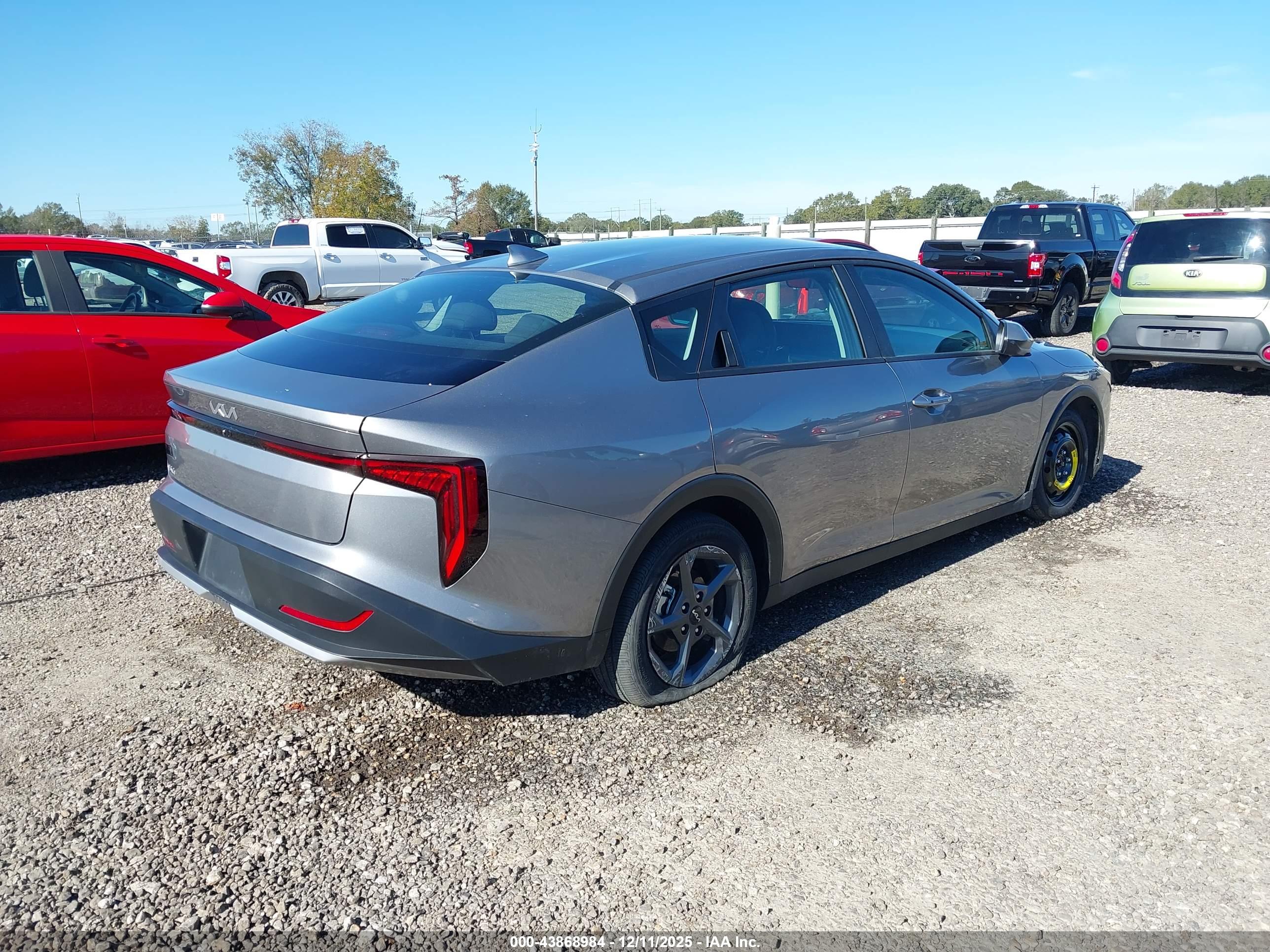 KIA K4 image 4