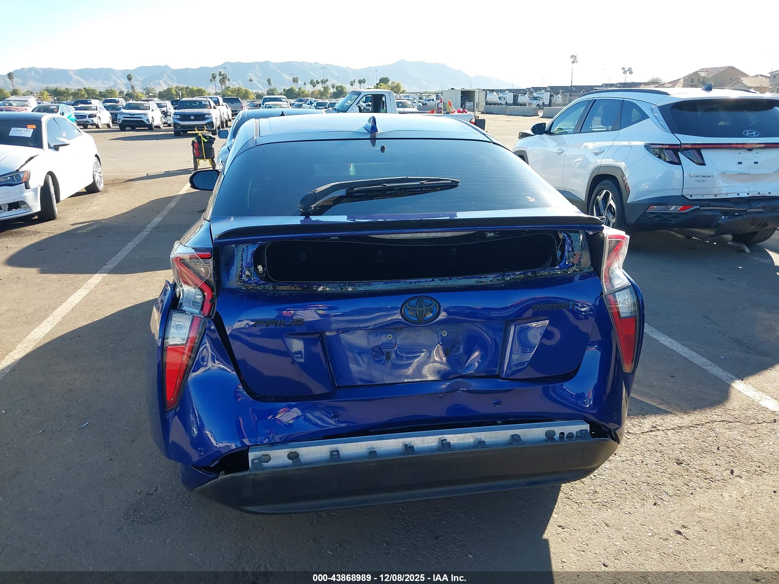 TOYOTA PRIUS image 6