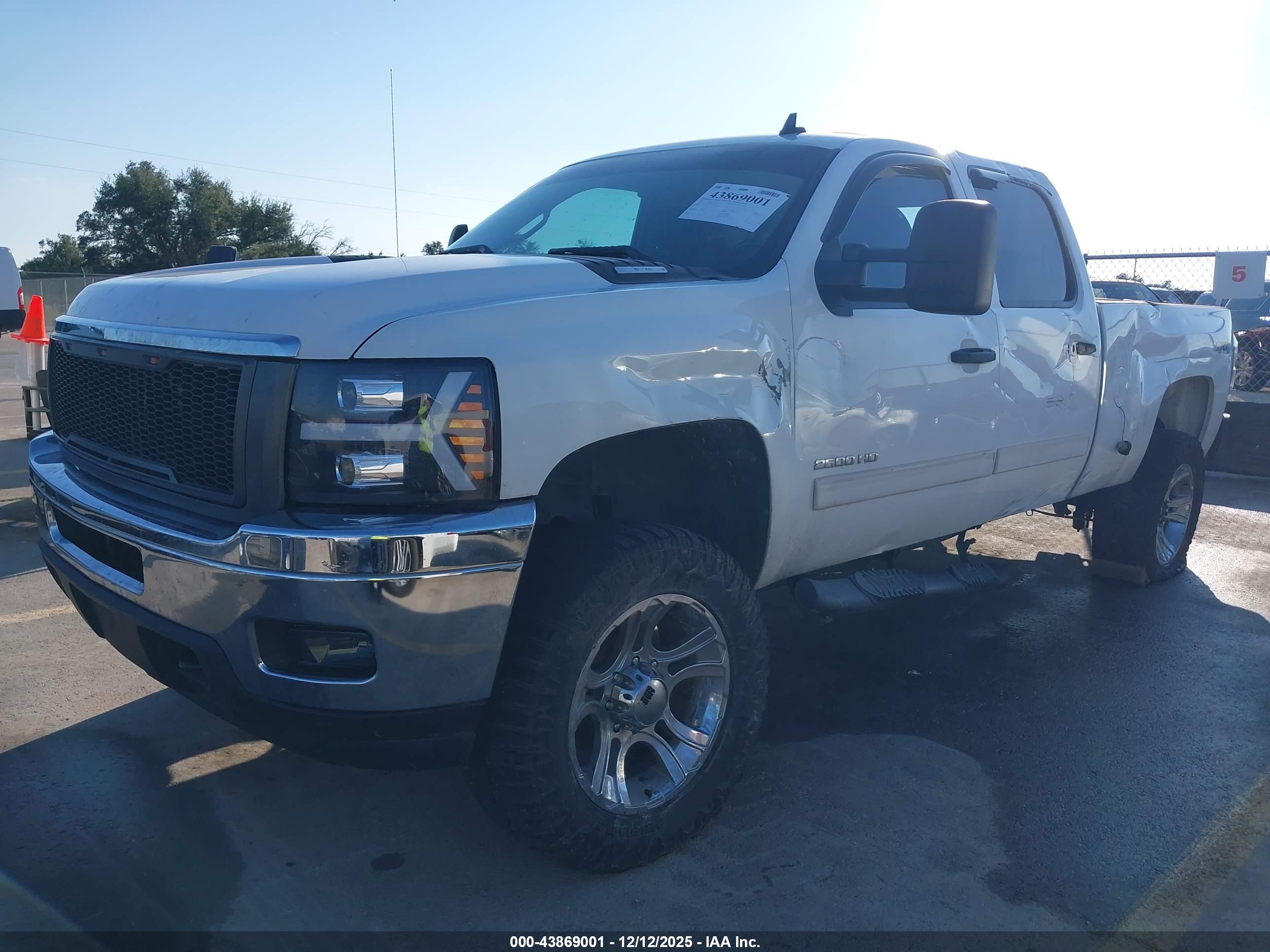 CHEVROLET SILVERADO image 2