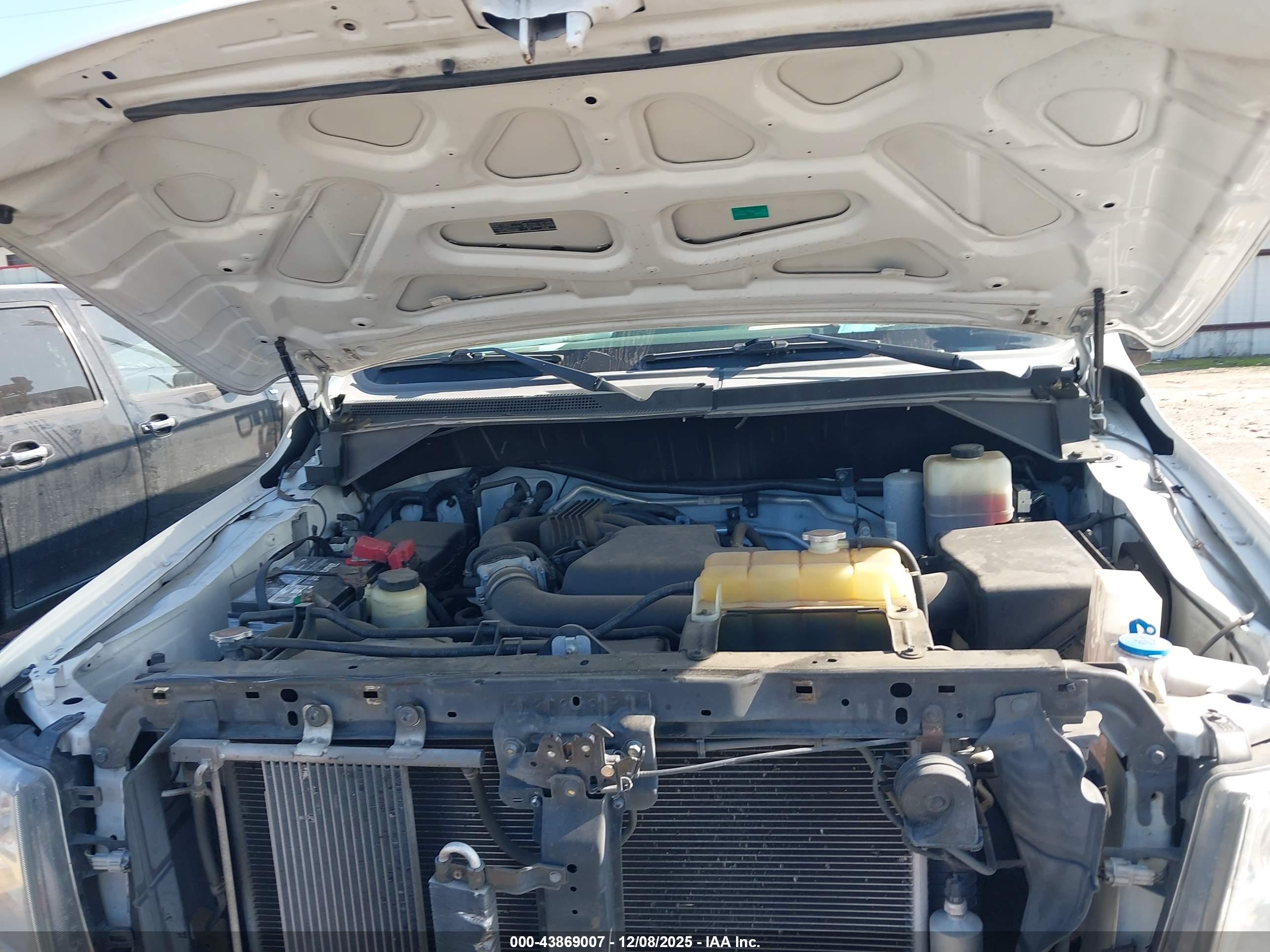 NISSAN NV image 10