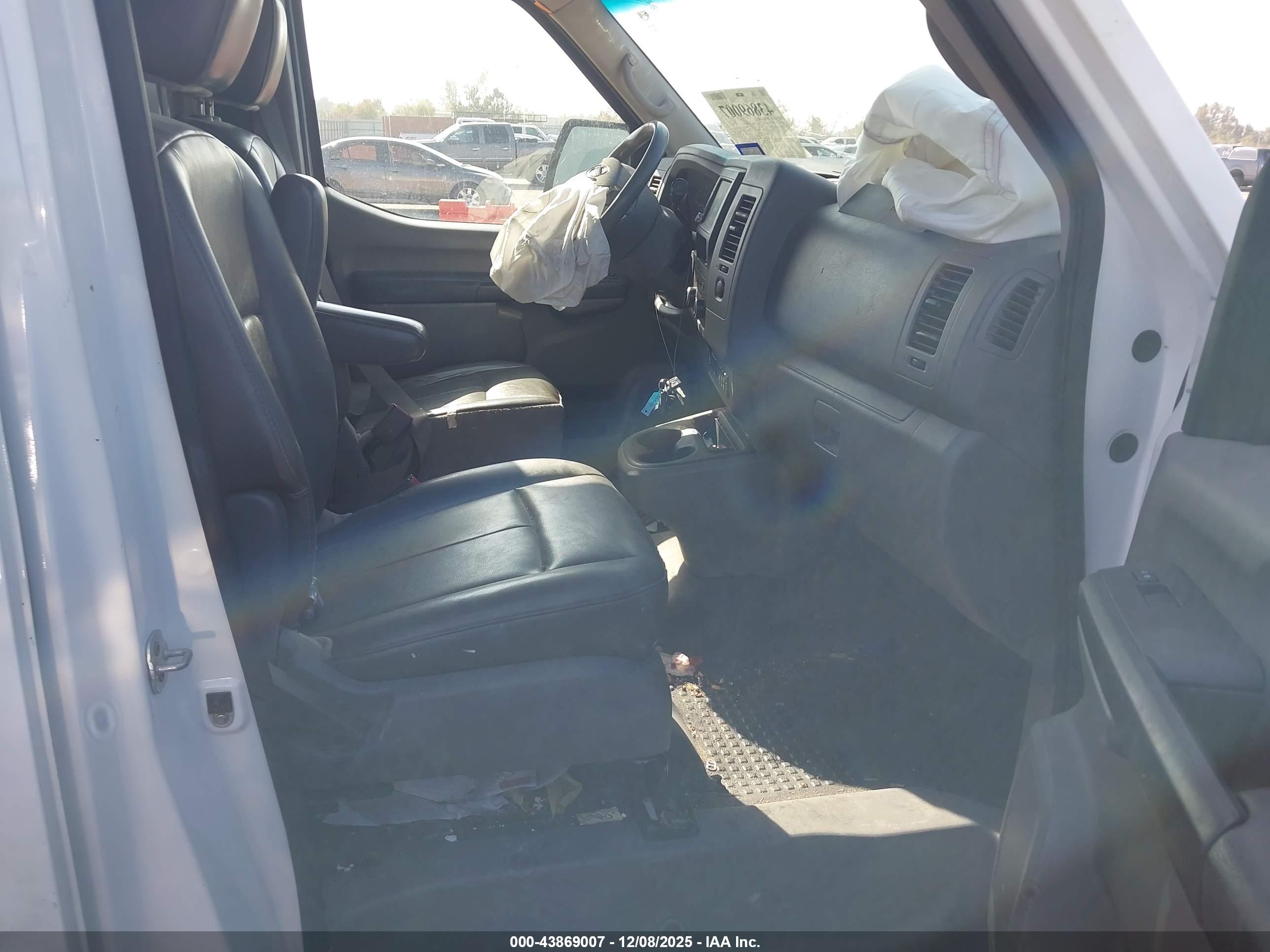 NISSAN NV image 5