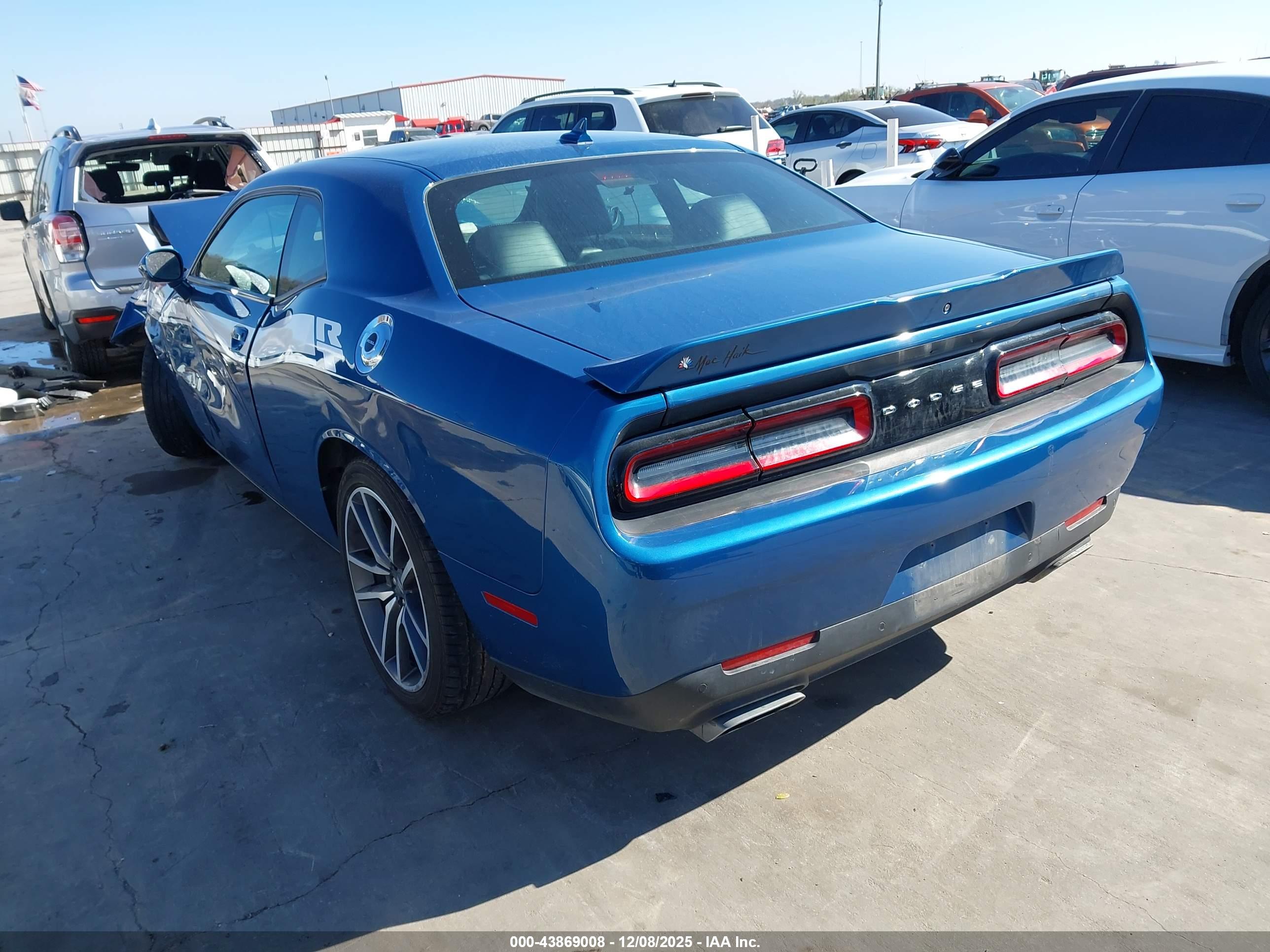 DODGE CHALLENGER image 3