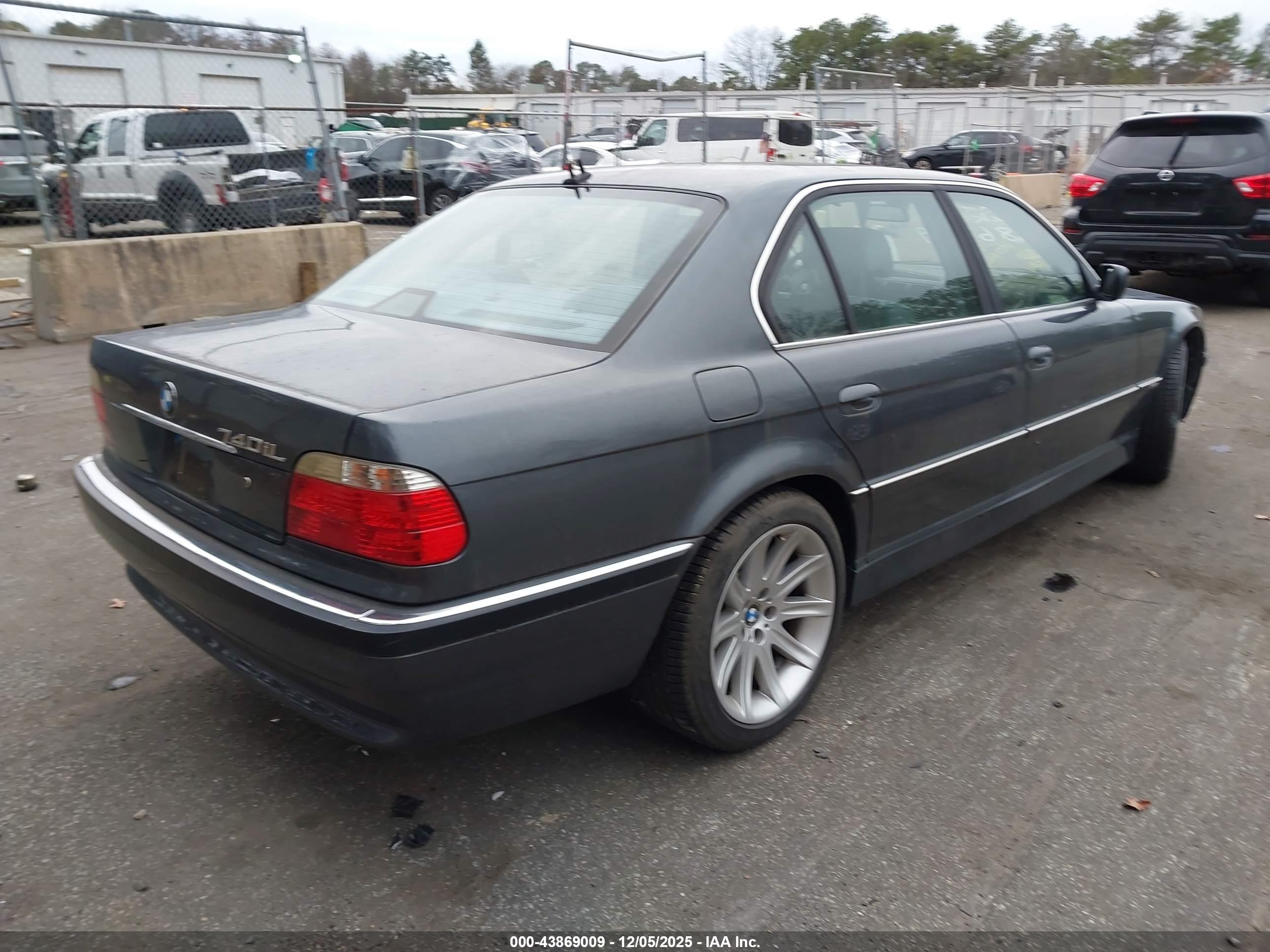 BMW 740IL image 4