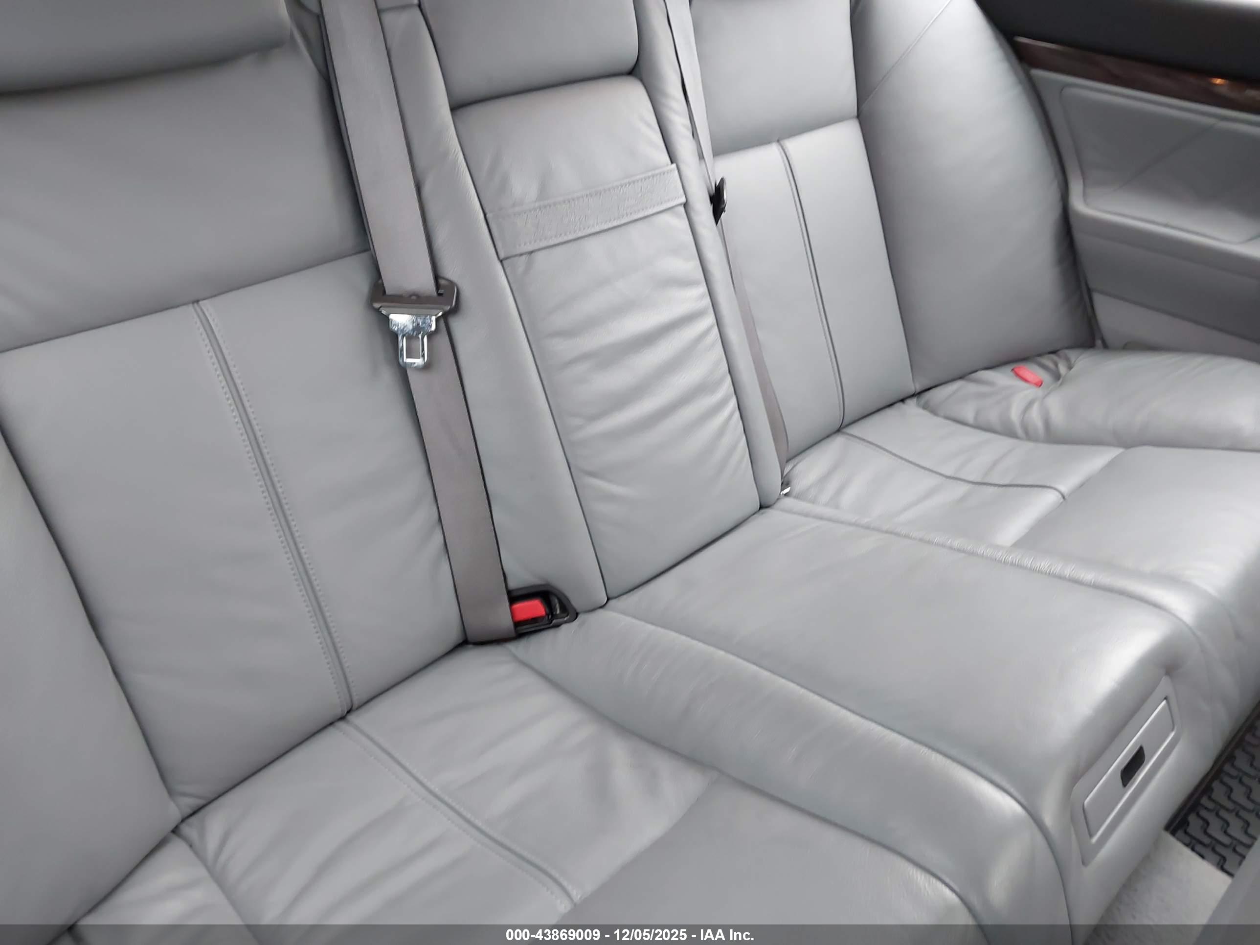 BMW 740IL image 8