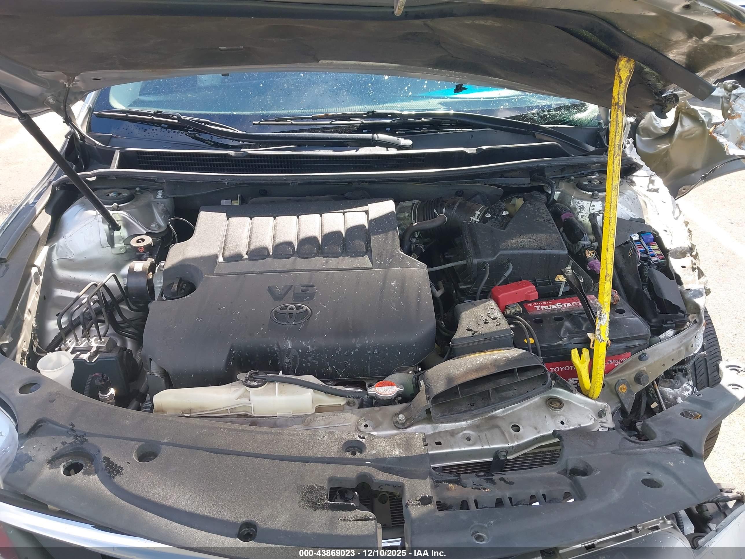 TOYOTA AVALON image 10